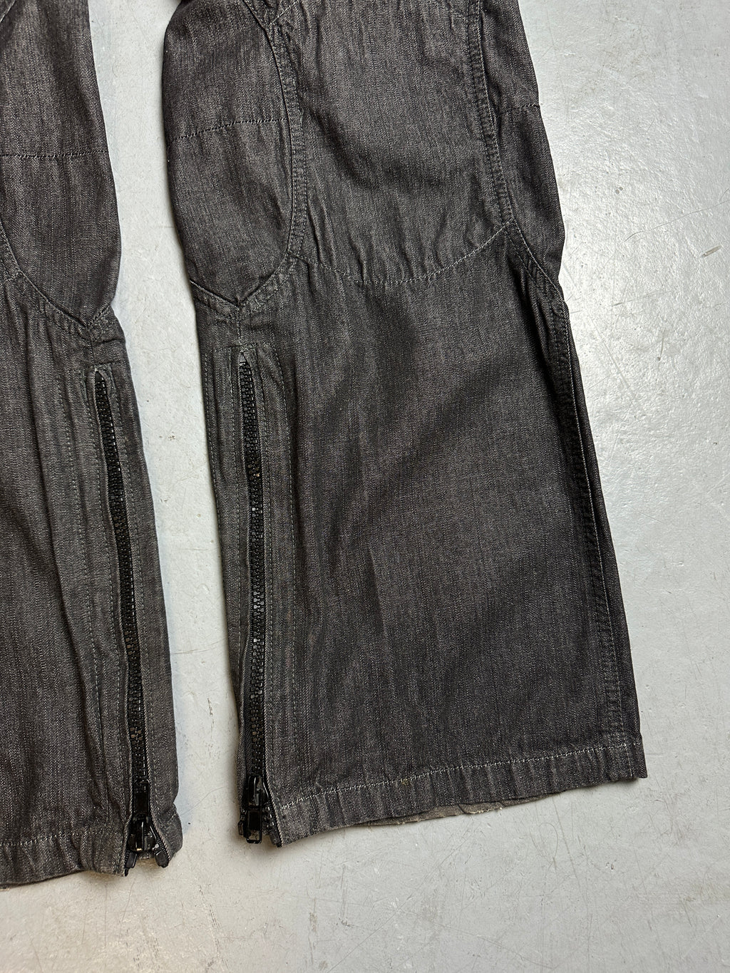 Detailbild von Vintage Black Cargo Pants M/L von vorne 