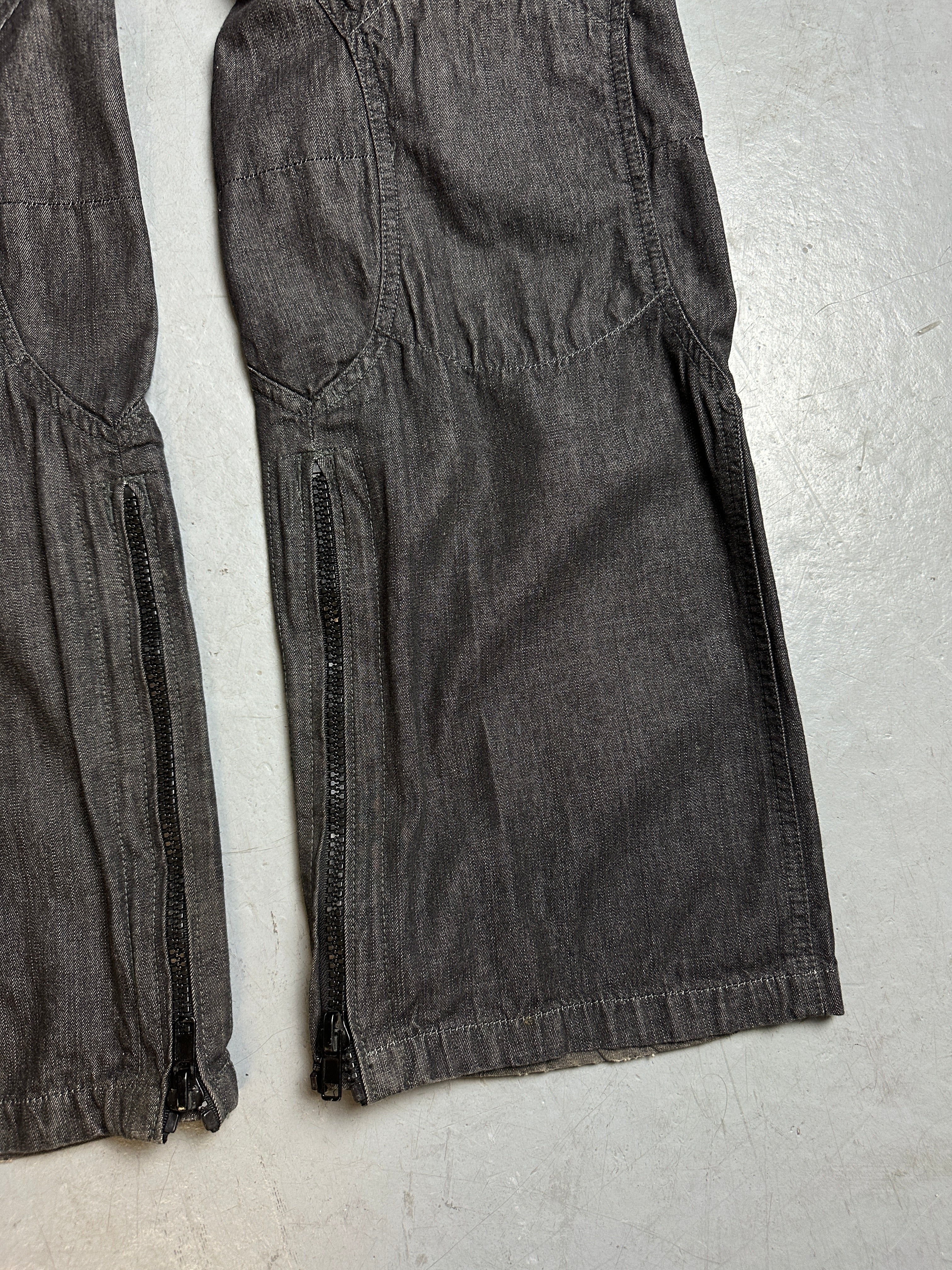 Detailbild von Vintage Black Cargo Pants M/L von vorne 