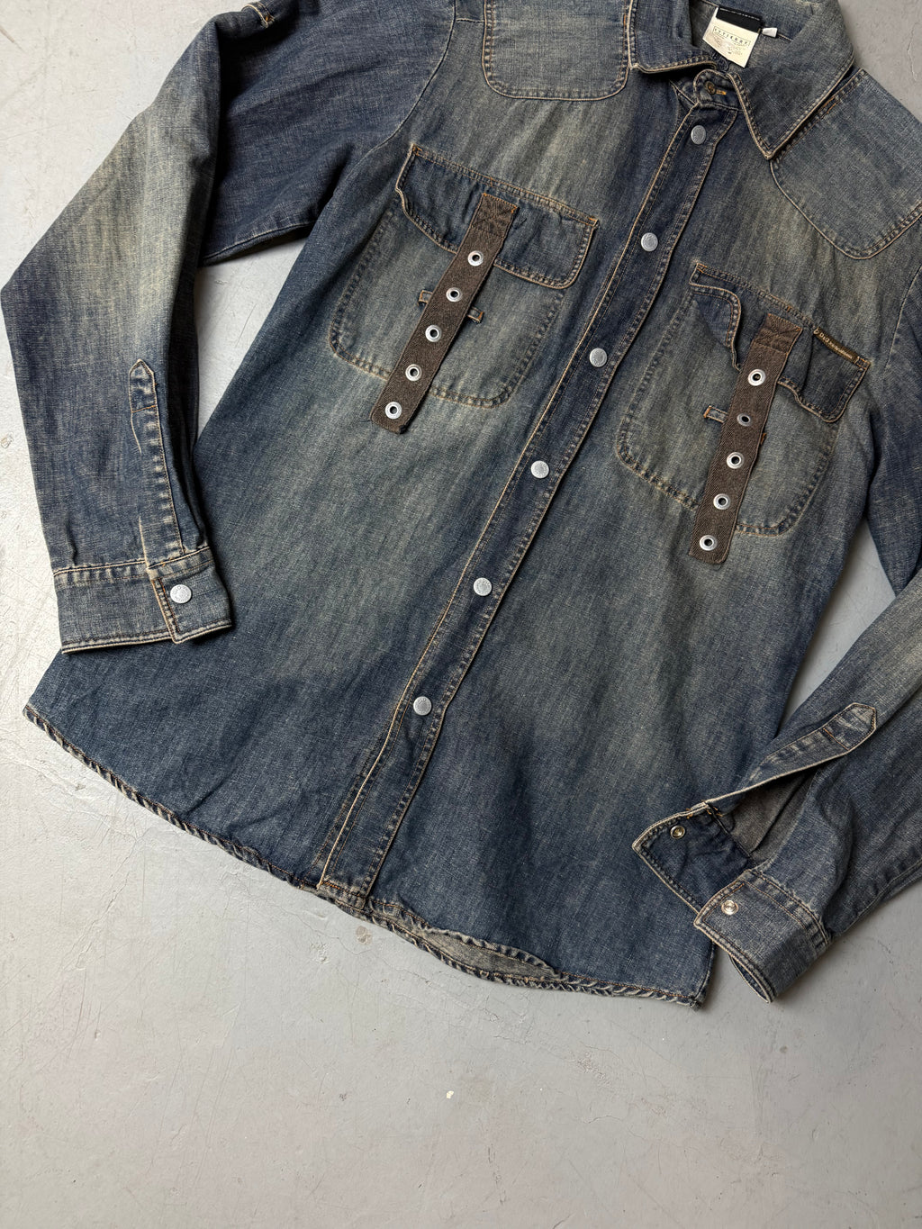 Detailbild von Vintage Dolce&Gabbana Denim Button Up Shirt von vorne