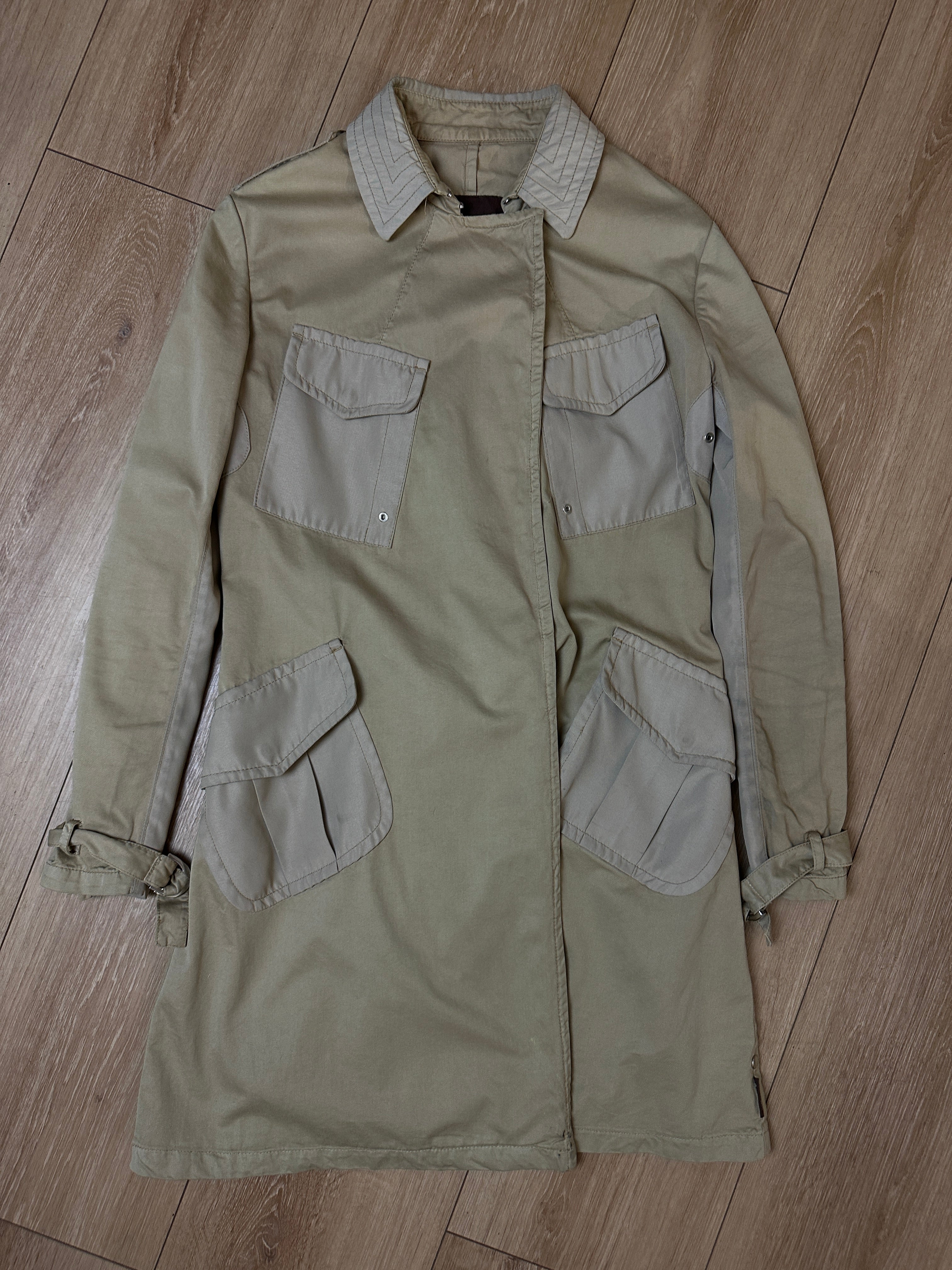 Produktbild von einem Vintage Beige Moncler Coat von vorne