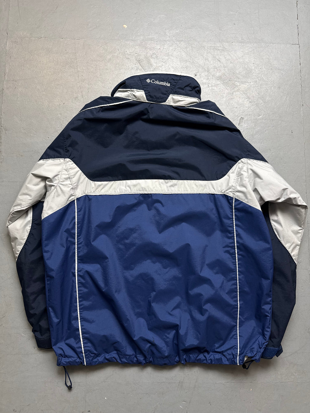 Produktbild von Vintage Columbia Waterproof Rain Jacket L/XL von hinten 