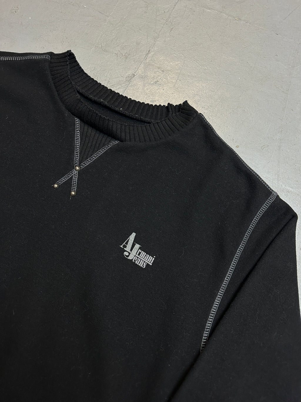 Vintage Armani Jeans Black Sweater with Backprint für Männer. Y2K Secondhand 2000s Fashion