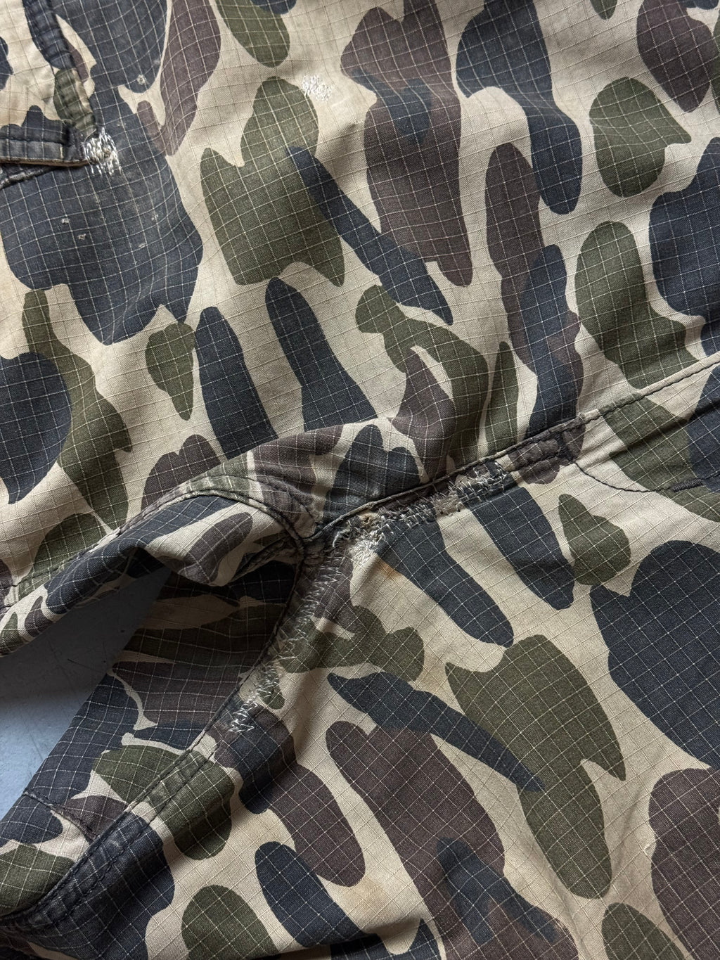 Vintage Carhartt Baggy Camouflage Cargo Pants für Herren. Y2K Second Hand 2000s Fashion