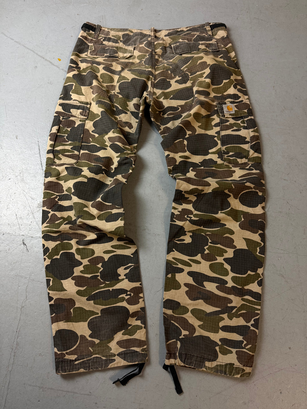 Vintage Carhartt Baggy Camouflage Cargo Pants für Herren. Y2K Second Hand 2000s Fashion