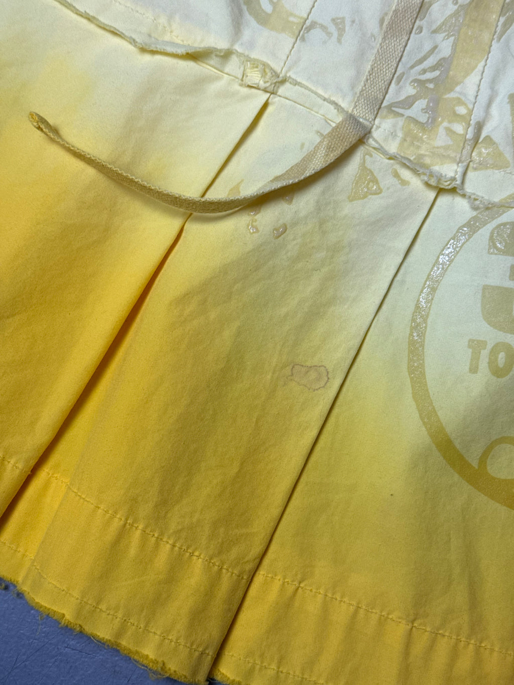 Ein gelber Mini skirt von Guru vintage Y2K 