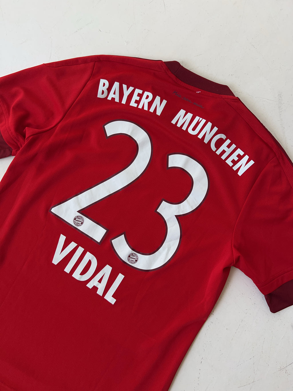 Vintage Adidas FC Bayern München 2015/16 Vidal Home Jersey (S)