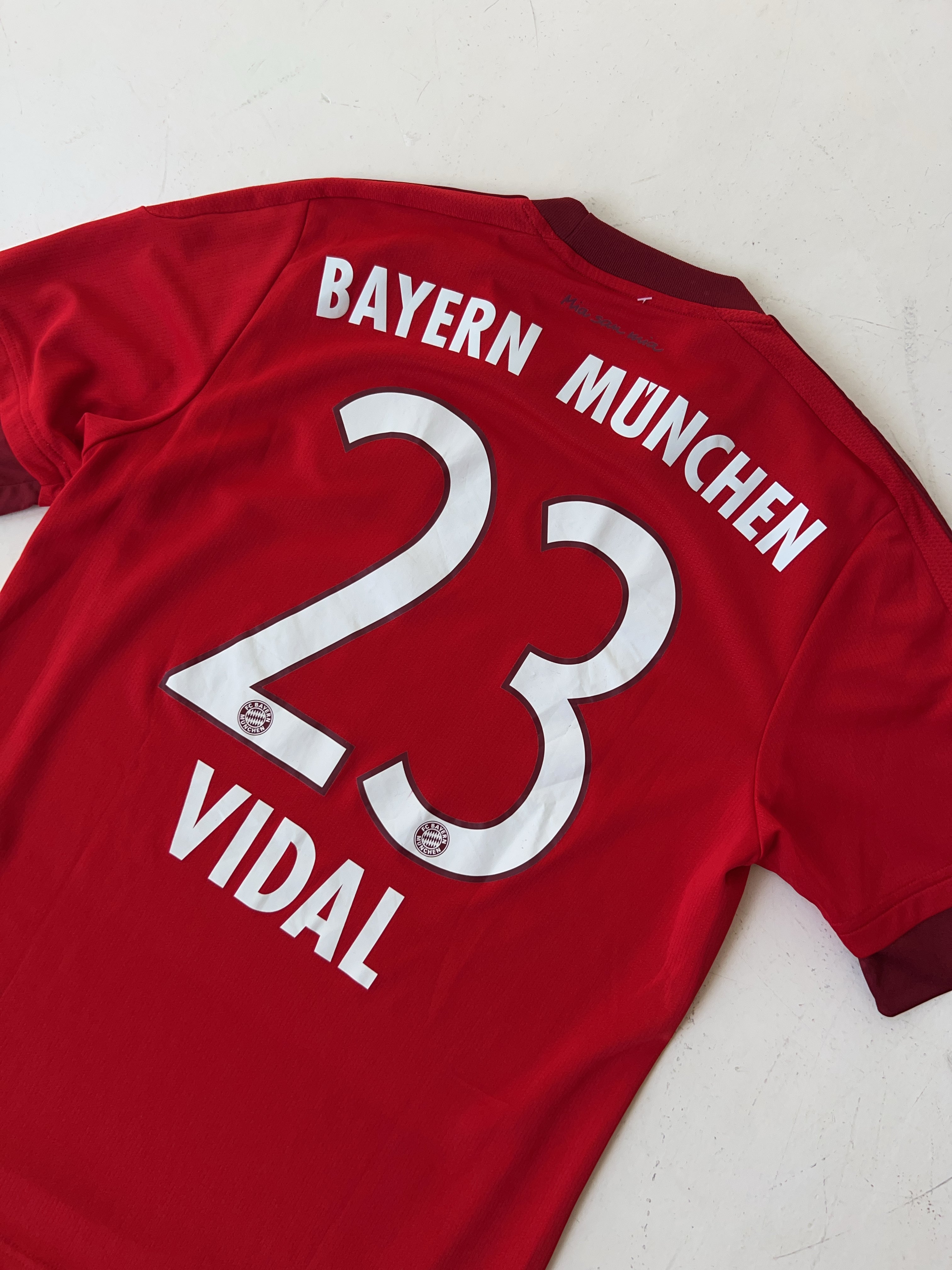Vintage Adidas FC Bayern München 2015/16 Vidal Home Jersey (S)