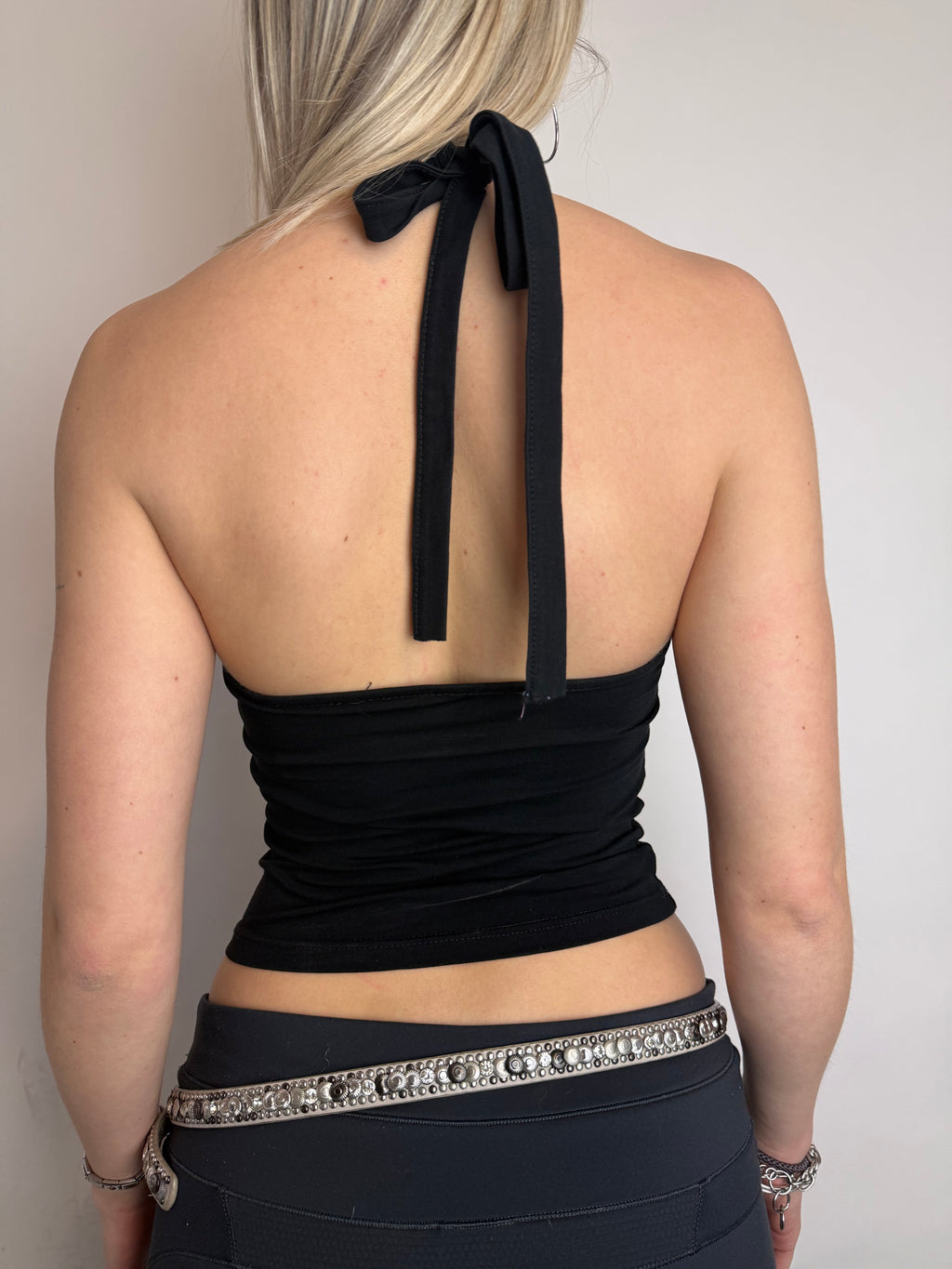 Vintage Diva Rhinestone Neckholder Top für Damen. Y2K Second Hand 2000s Fashion