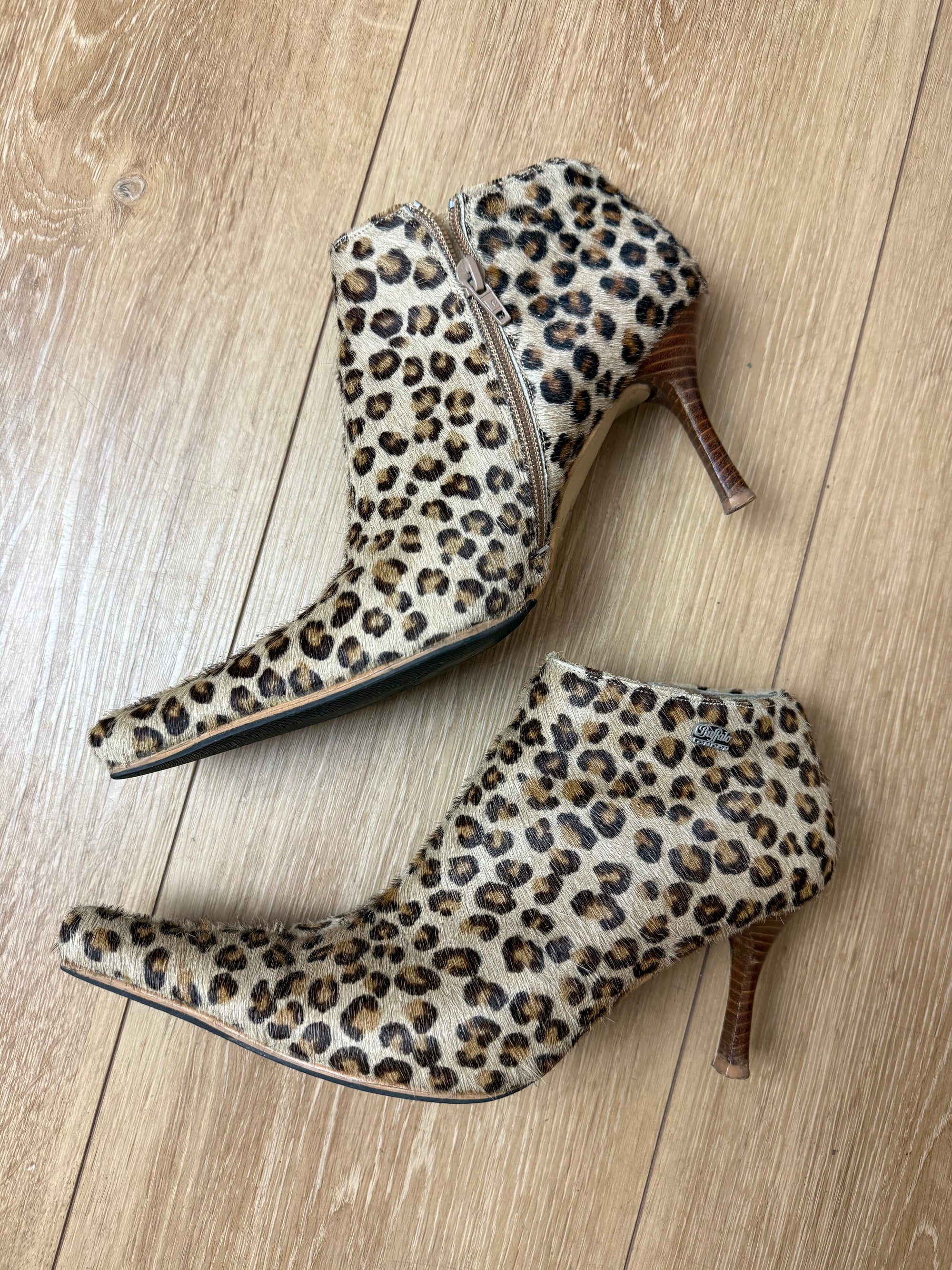 Produktbild von Vintage Buffalo Faux Fur Leopard Heels von der Seite