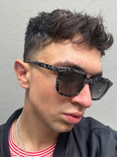 Laden Sie das Bild in den Galerie-Viewer, Philipp Plein Sunglasses