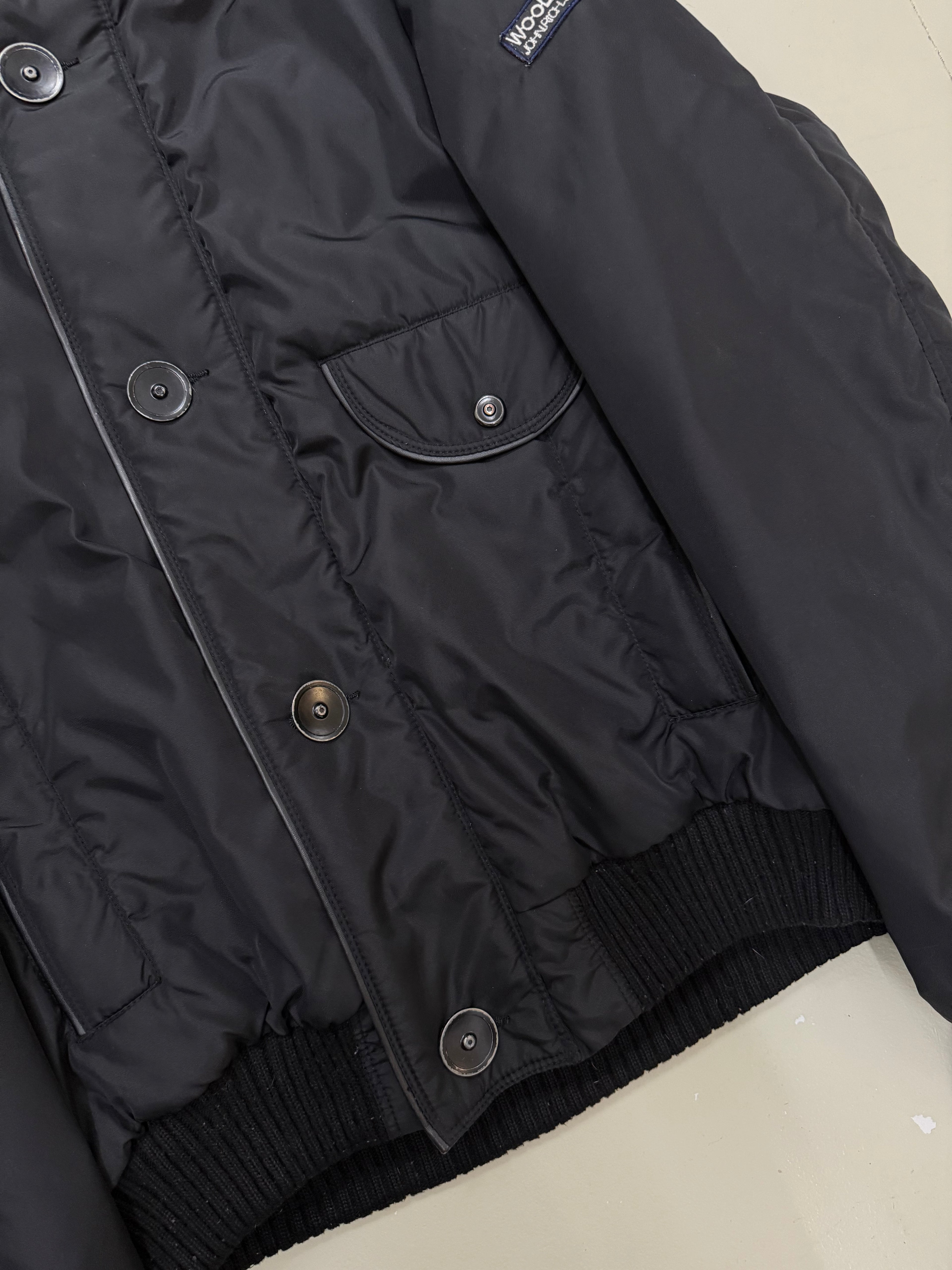 Vintage Woolrich Black Puffer Jacket. Y2K Second Hand 2000s Fashion