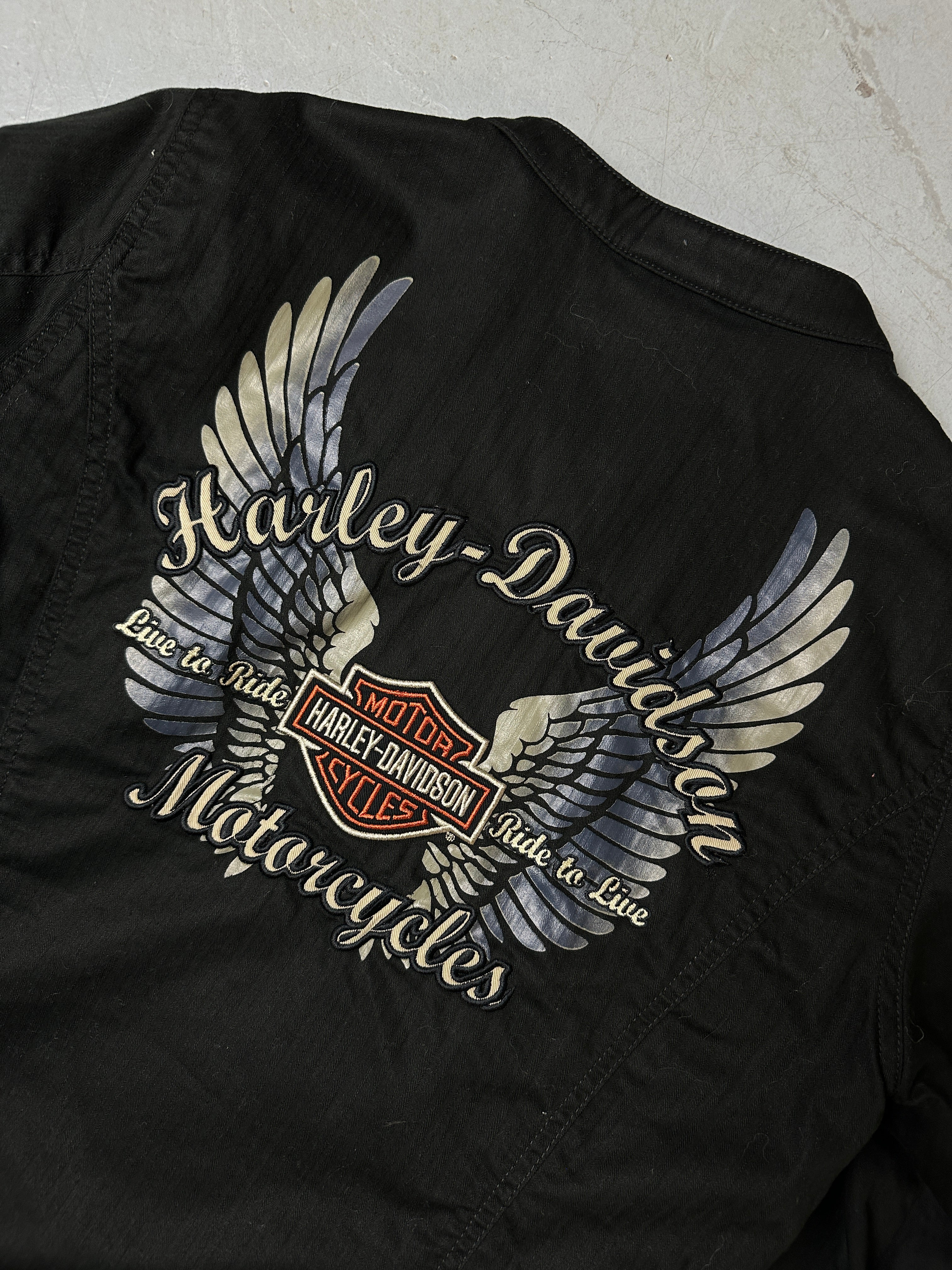 Detailliertes Produktbild von Vintage Black Harley Davidson Jacket S/M von hinten