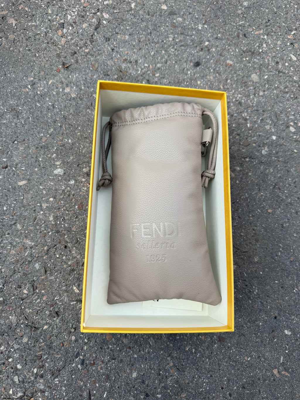 Sonnenbrille von Fendi mit großen Pink Orangen Gläsern