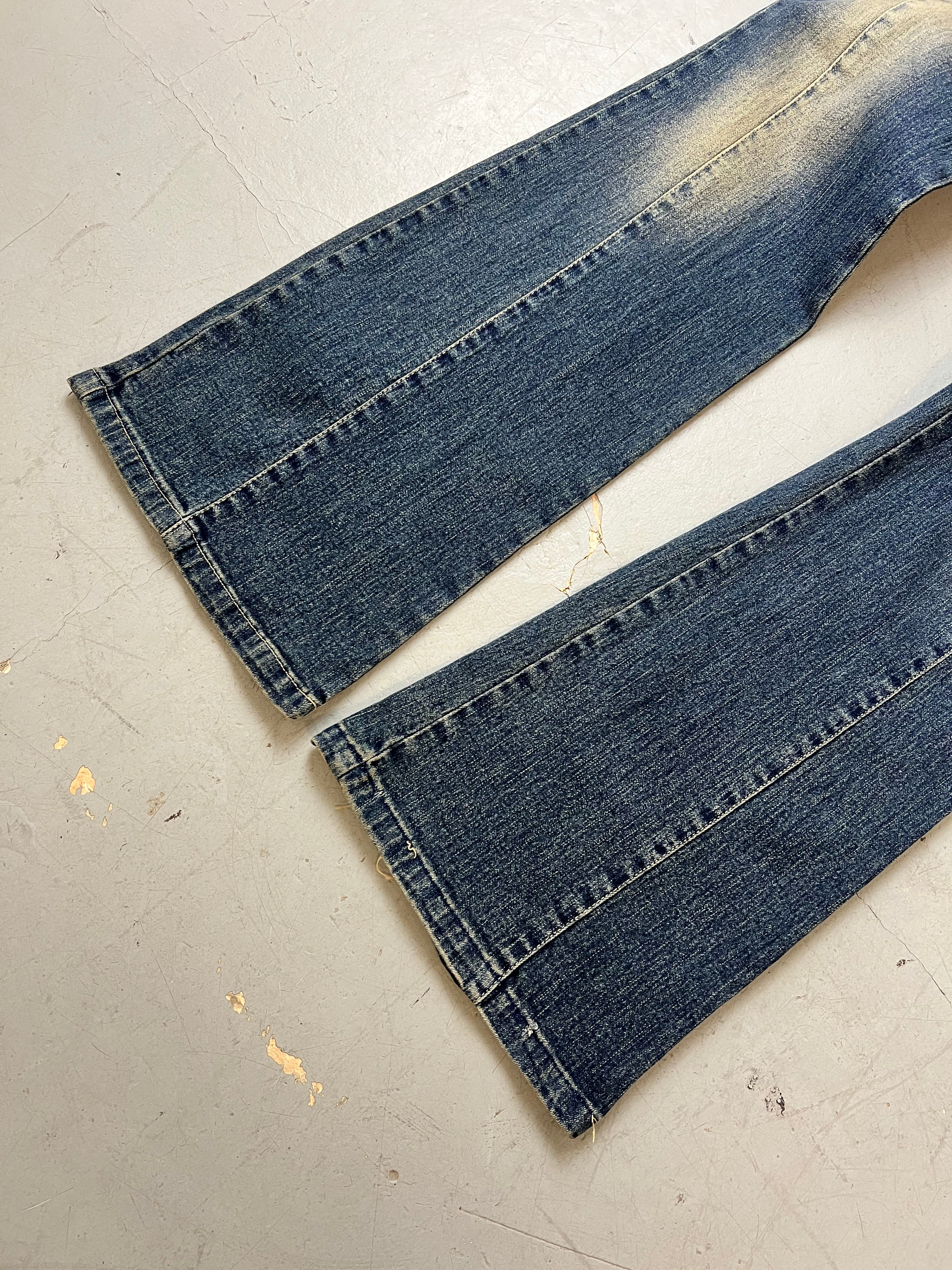 Vintage Mid Waist Bootcut Jeans mit Waschung für Damen. Y2K Second Hand 2000s Fashion