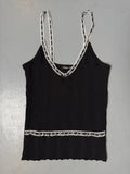 Vintage Black Knit Top with White Lace Details für Damen. Y2K Secondhand 2000s Fashion.