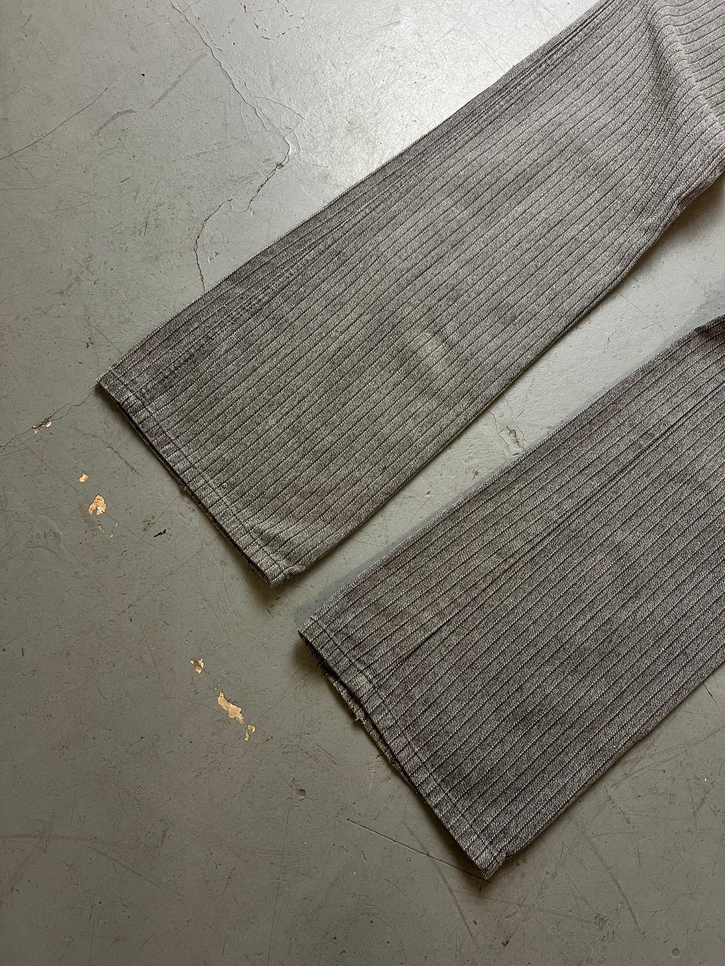 Vintage Diesel Grey Striped Pants für Damen. Y2K Second Hand 2000s Fashion