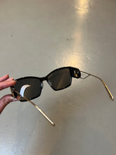Laden Sie das Bild in den Galerie-Viewer, Christian Dior Moutaigne Cat Eye Sunglasses