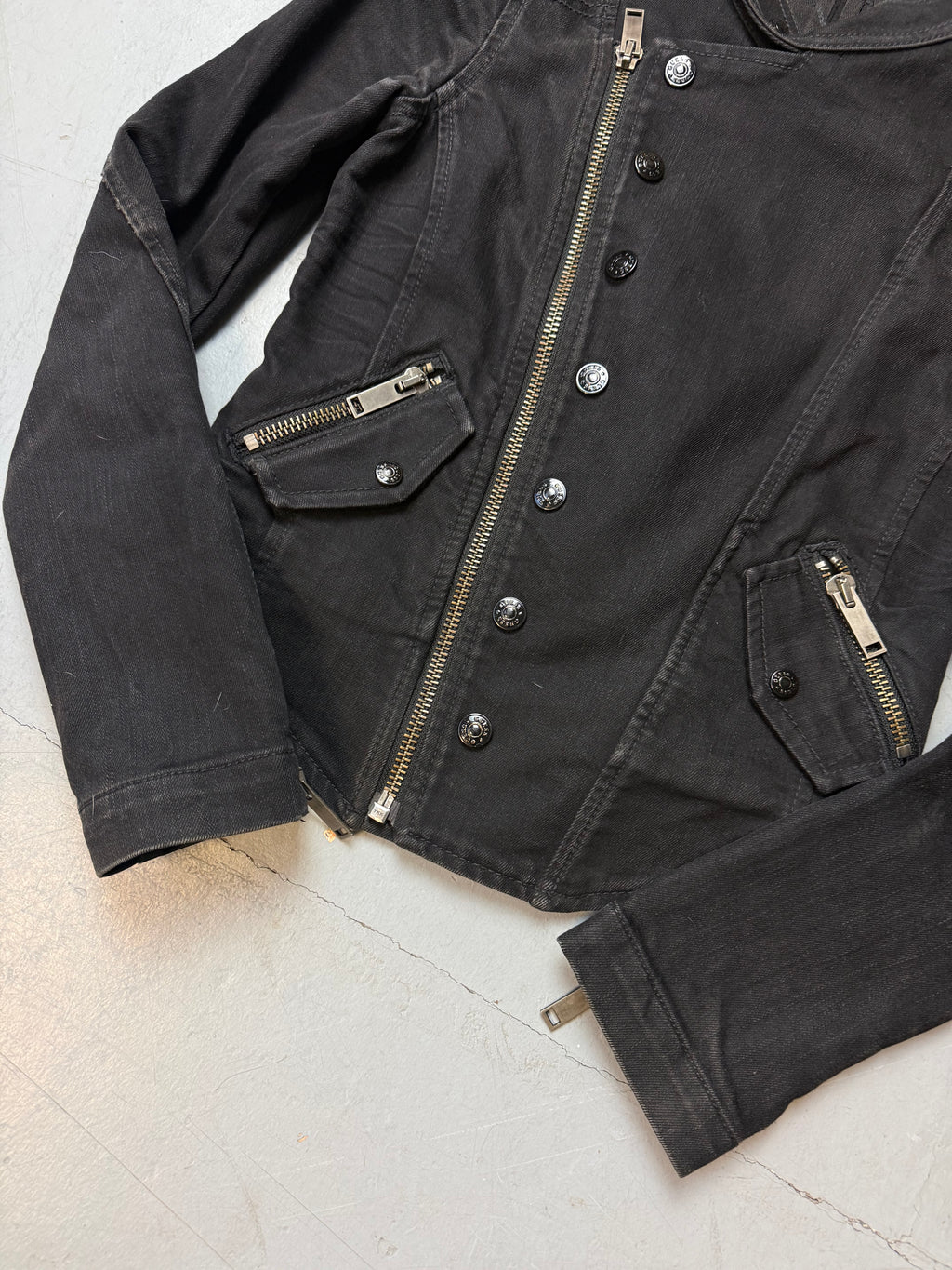 Vintage Guess Black Biker-Style Jacket für Damen. Y2K Second Hand 2000s Fashion