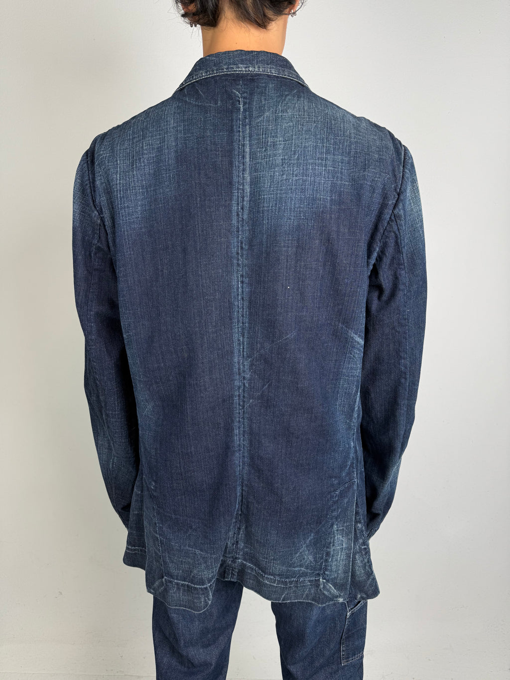 Tragebild von Vintage Diesel Dark Denim Coat von hinten