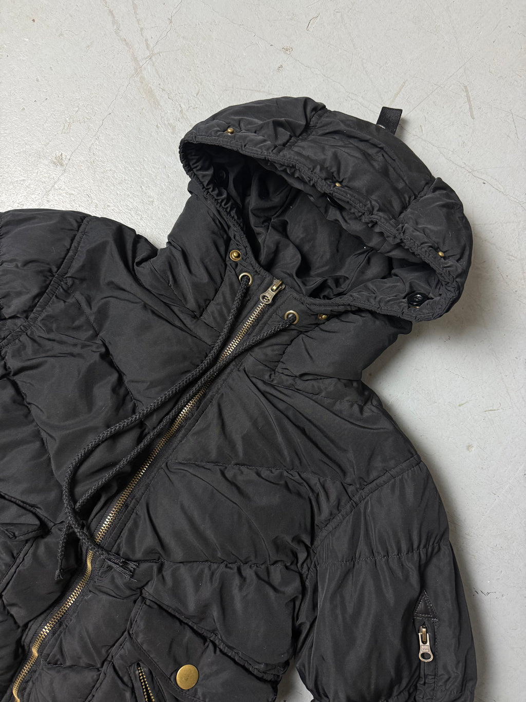 Vintage Lee Jeans Black Cropped Puffer Jacket for girls. Y2K Second Hand 2000s Fashion 