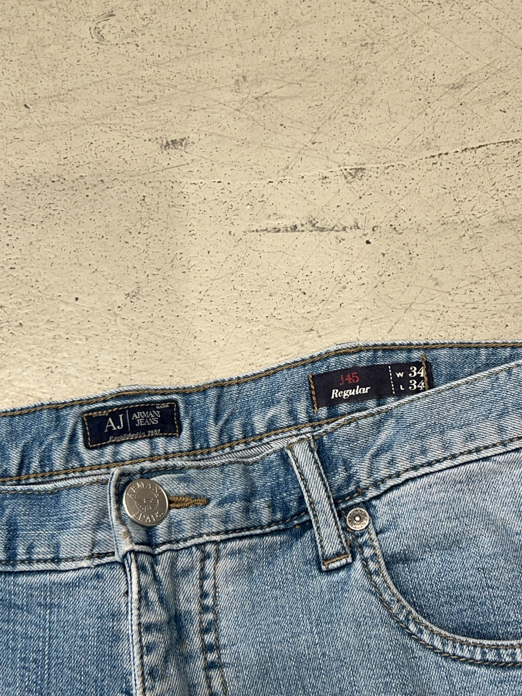 Vintage Armani Jeans Straight Leg Jeans für Herren. Y2K Second Hand 2000s Fashion.