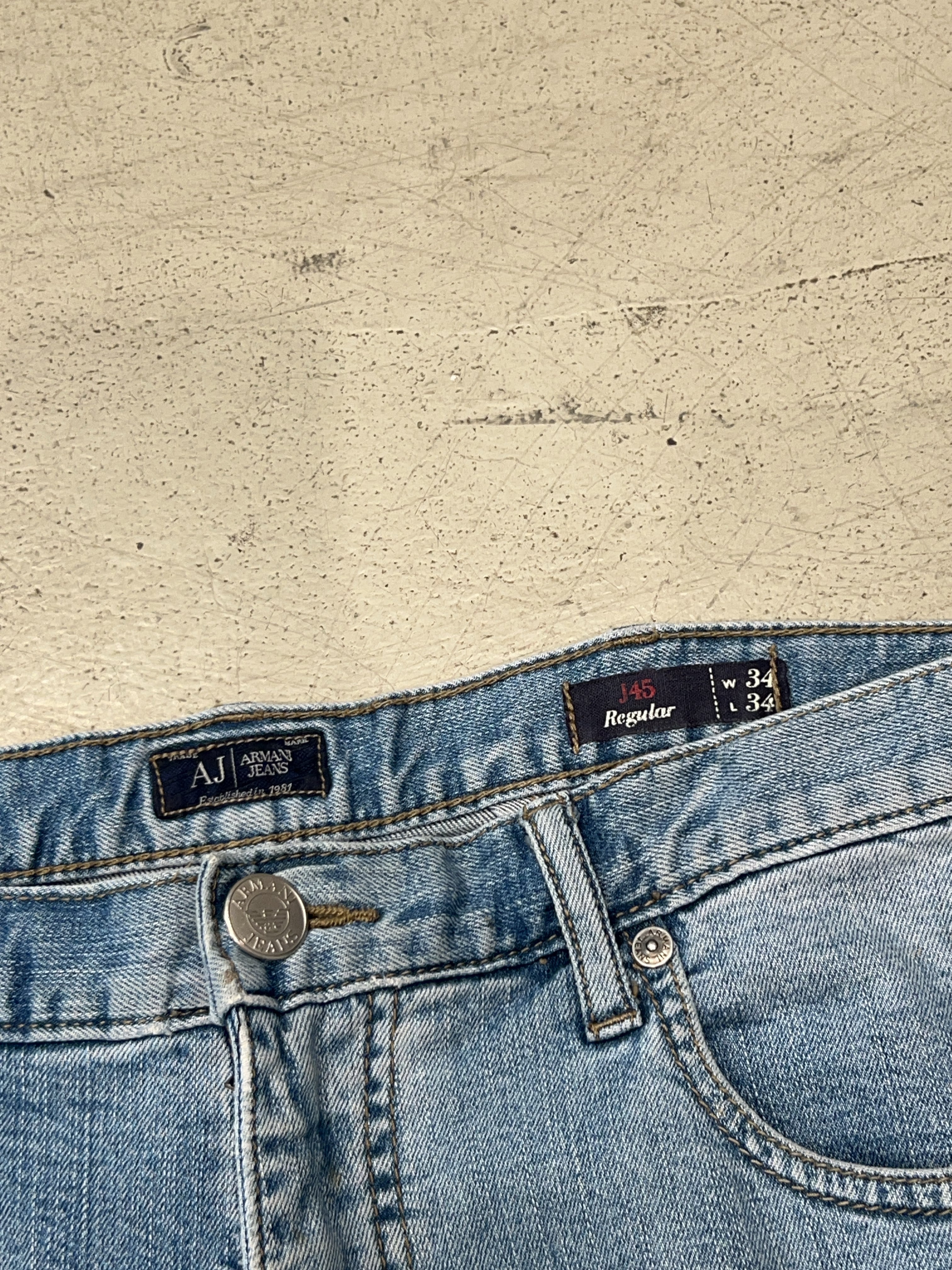 Vintage Armani Jeans Straight Leg Jeans für Herren. Y2K Second Hand 2000s Fashion.