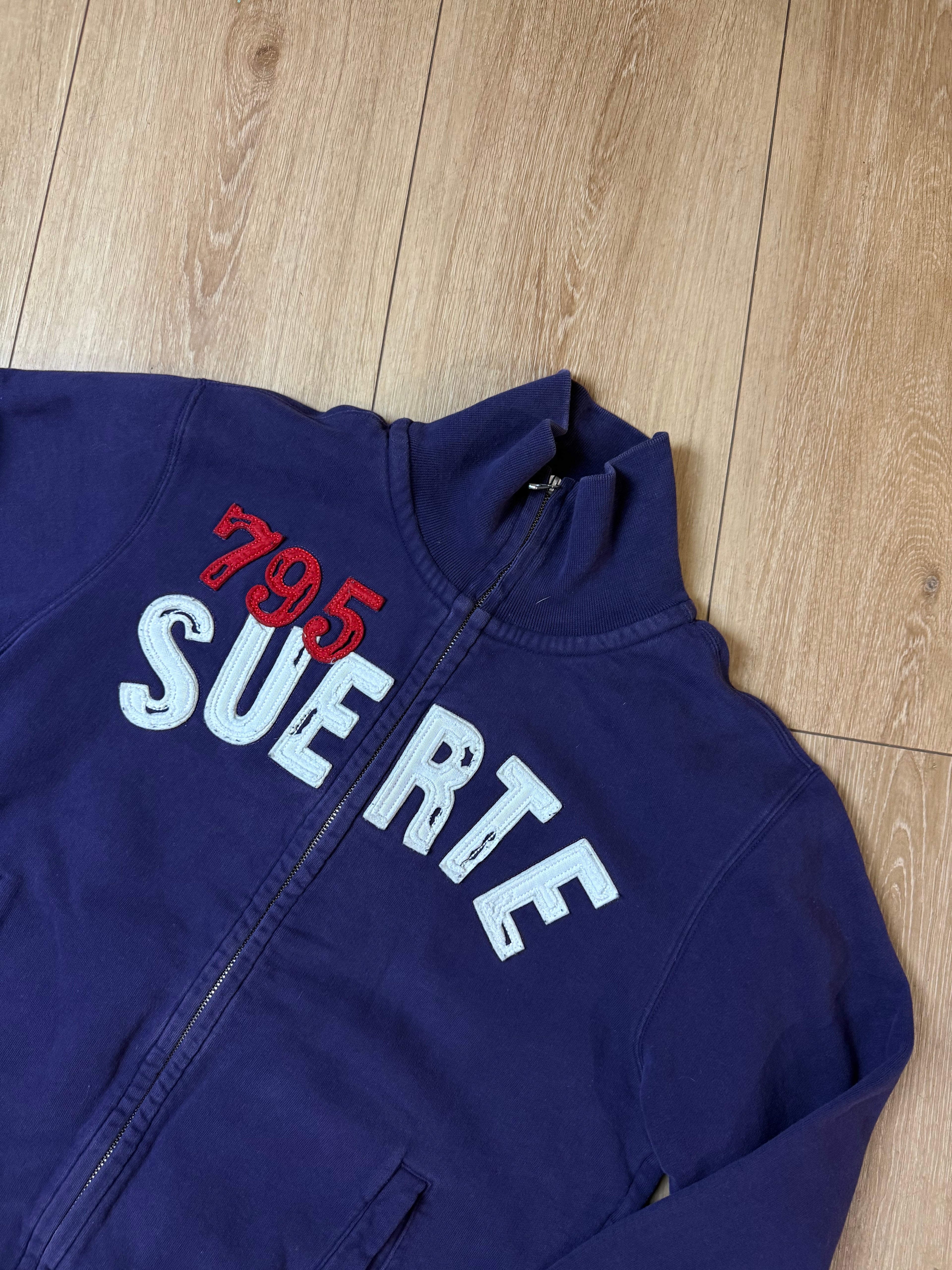 Detailbild von einem Vintage Suerte Purple Zip Up Sweater von vorne