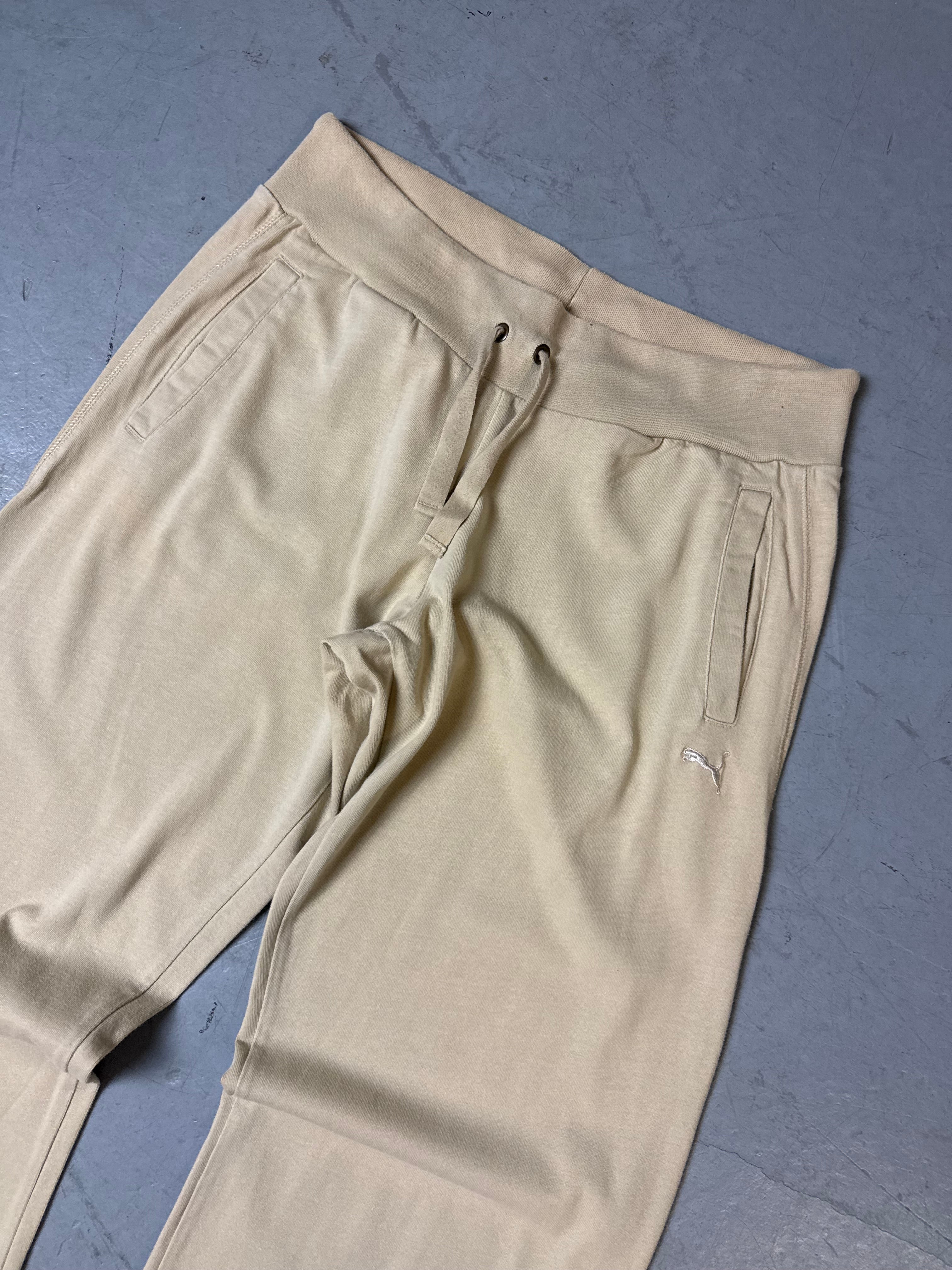 Eine beige Puma Jogger Trackpants Sporthose vintage Y2K 