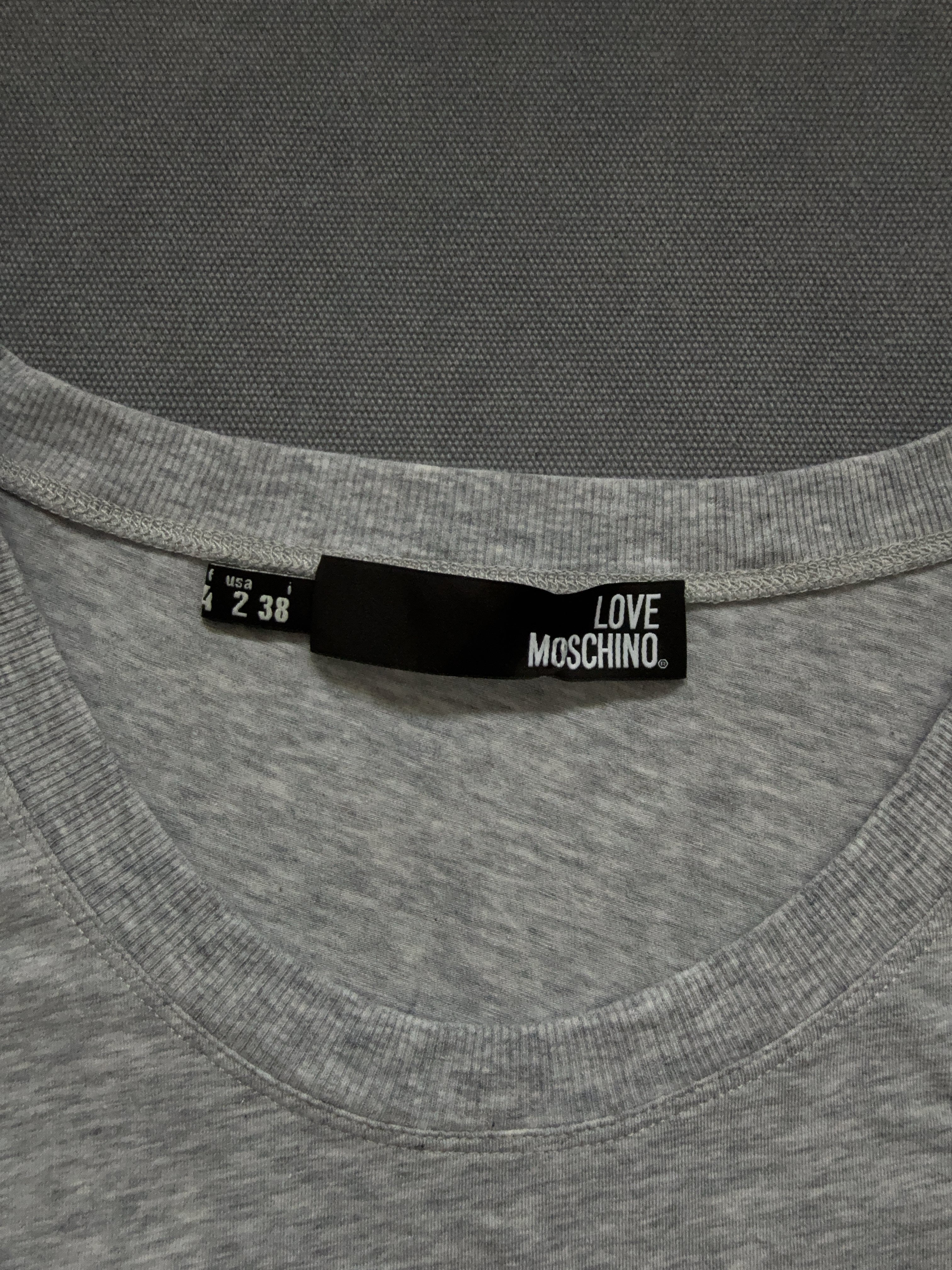 Vintage Love Moschino T-Shirt für Damen. Y2K Second Hand 2000s Fashion 
