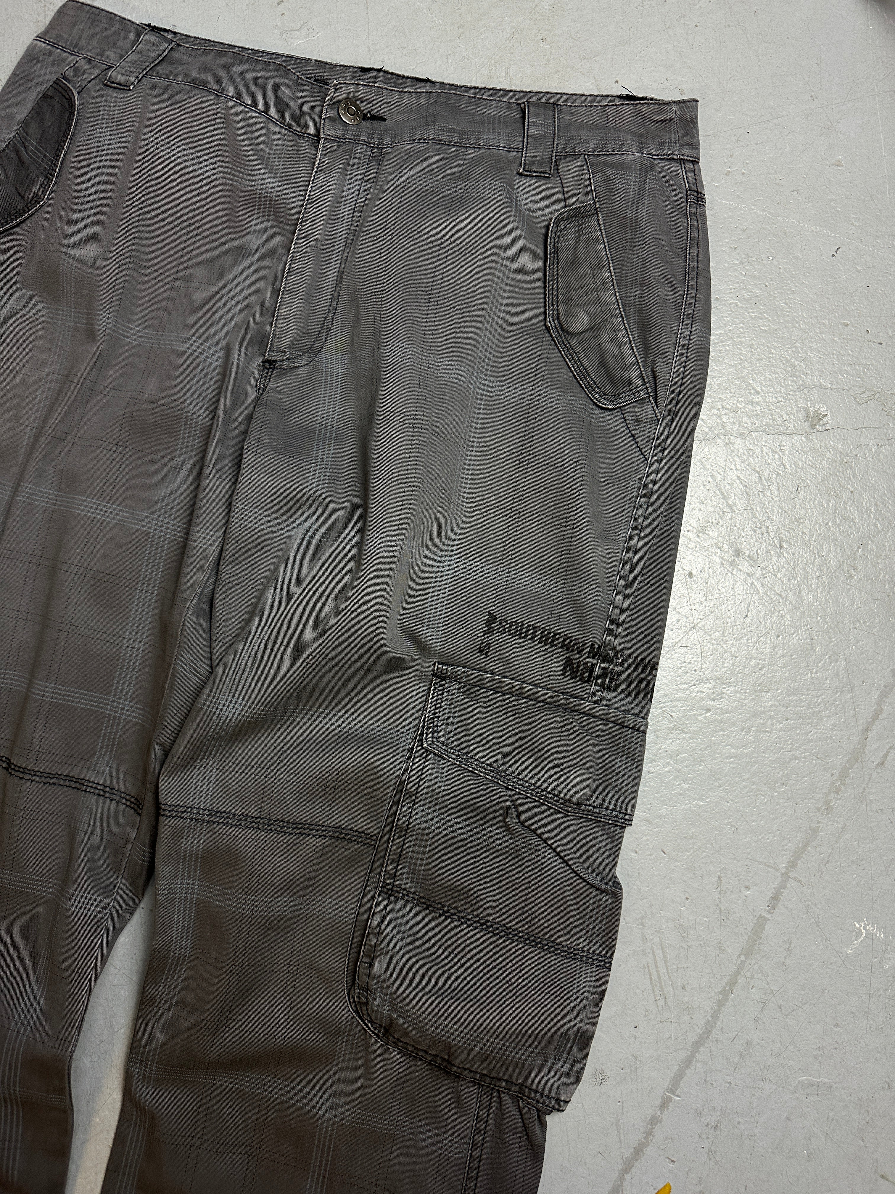Detailbild von Vintage Dark Grey Cargo Pants M/L von vorne 