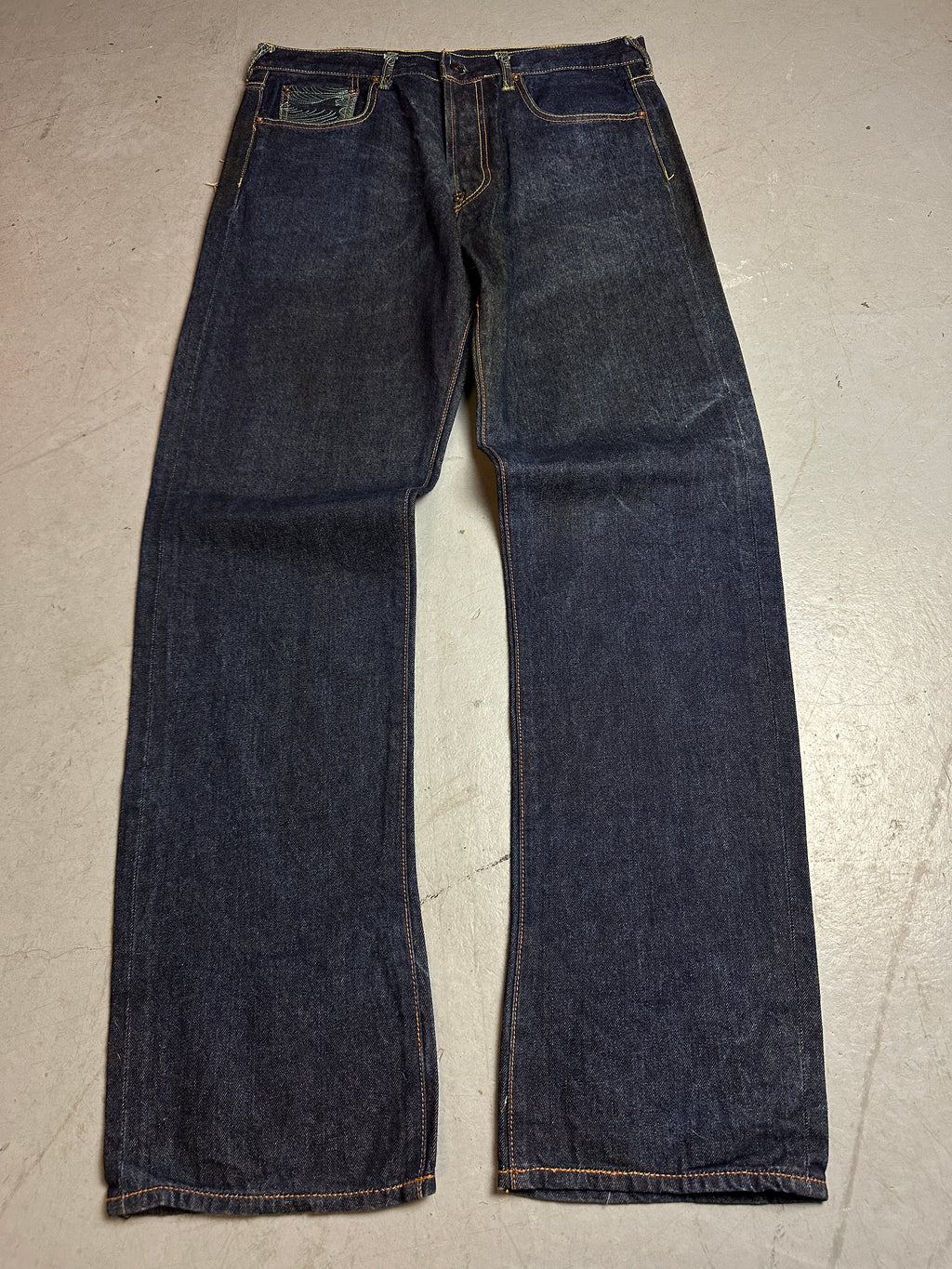 Produktbild von einer Vintage Red Monkey Company Straight Cut Denim von vorne