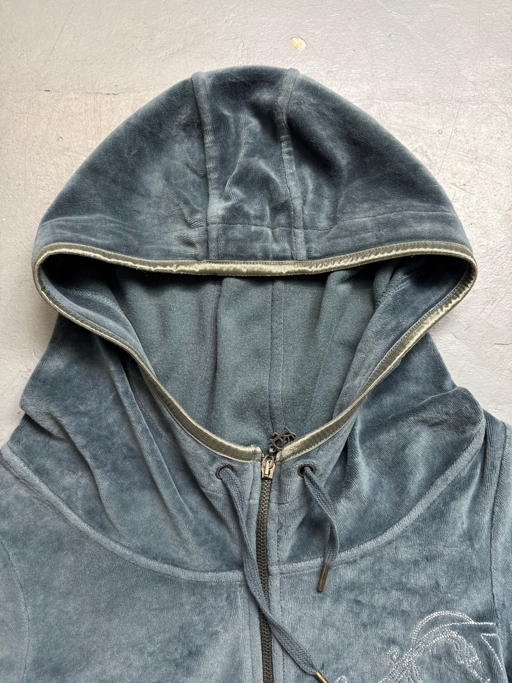 Vintage Petrol Super Cropped Zip Hoodie für Frauen. Y2K Second Hand 2000s Fashion