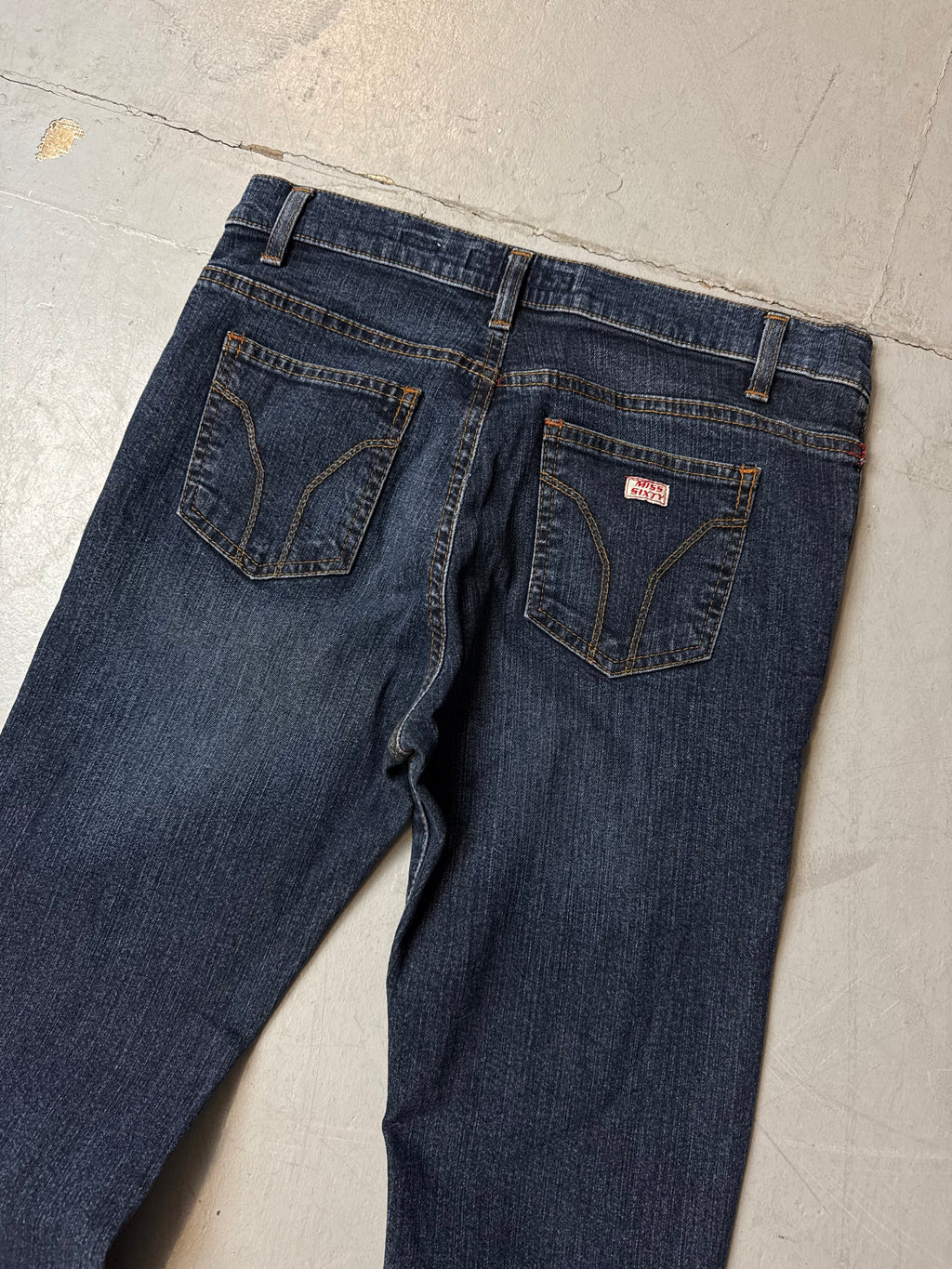 Vintage Miss Sixty Mid Waist Bootcut Jeans für Damen. Y2K Second Hand 2000s
