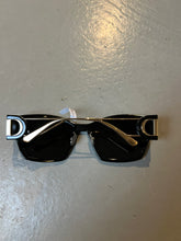 Laden Sie das Bild in den Galerie-Viewer, Christian Dior Moutaigne Cat Eye Sunglasses