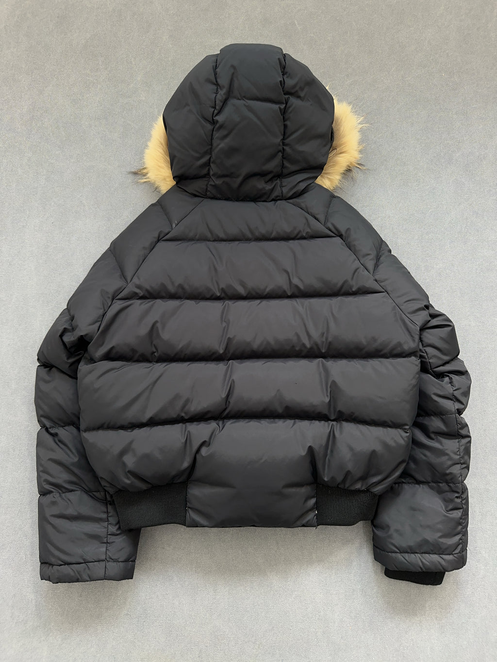 Vintage Moncler Jacke für Damen. Y2K Second Hand 2000s Fashion