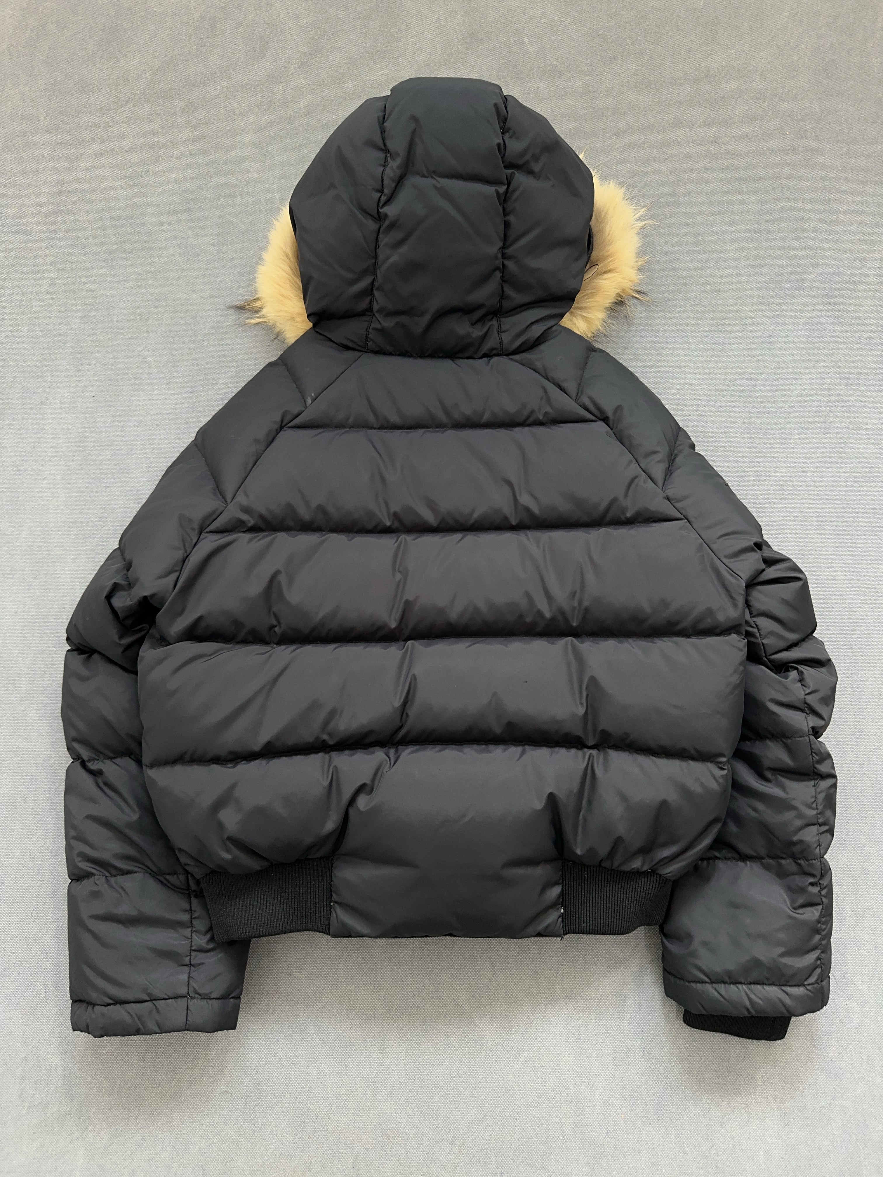 Vintage Moncler Jacke für Damen. Y2K Second Hand 2000s Fashion