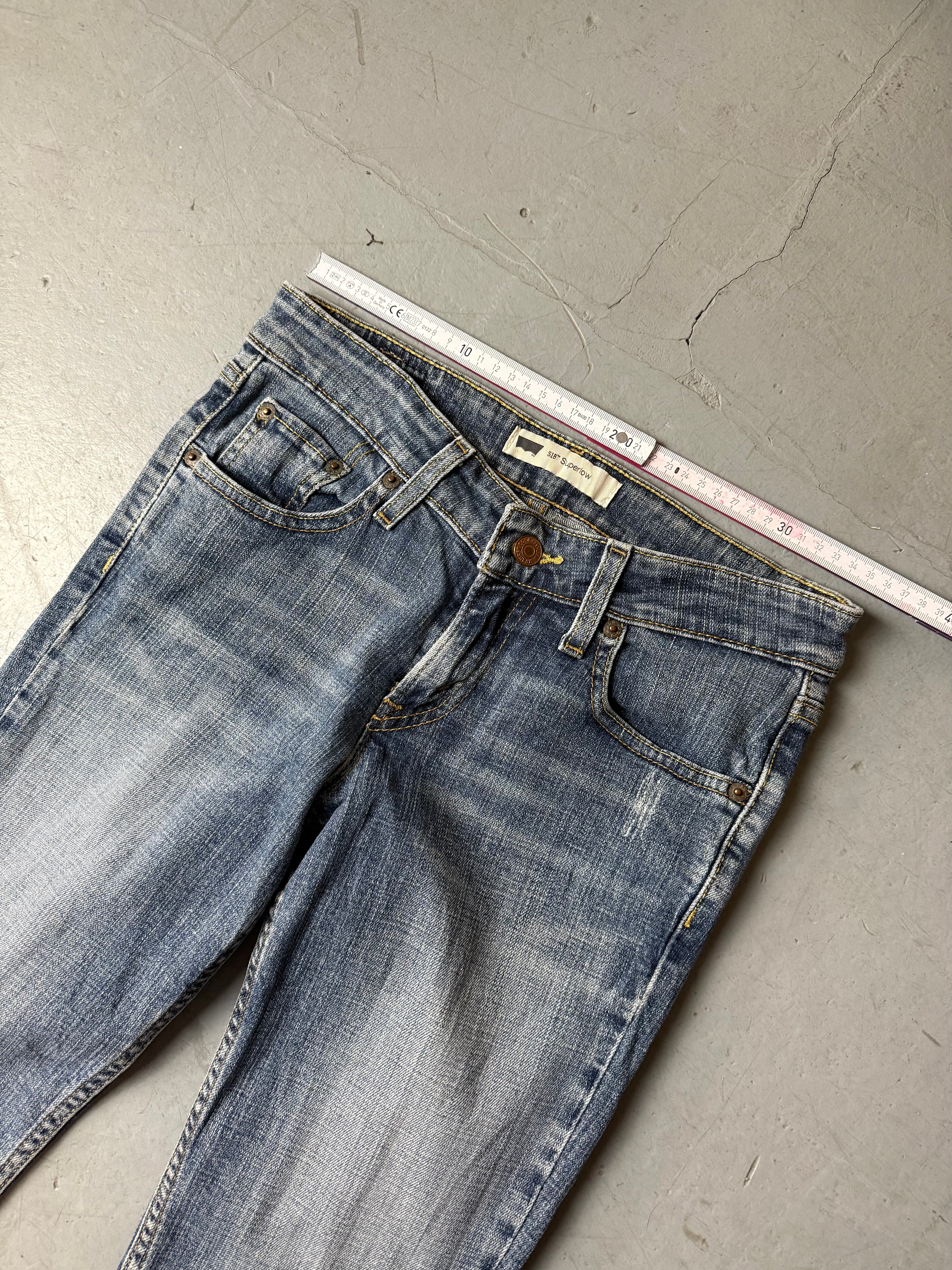 Vintage Levi’s 518 Low Waist Bootcut Jeans für Damen. Y2K 2000s Fashion