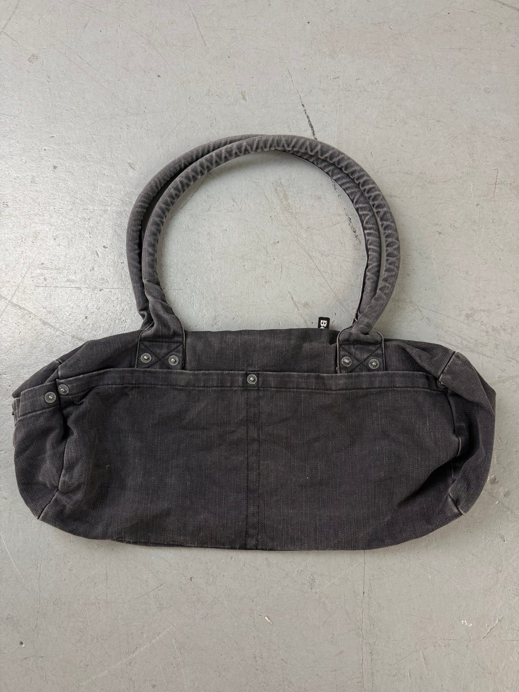 Vintage CNTY BAGS Bench Grey Baguette Bag für Damen Y2K 2000s Fashion.