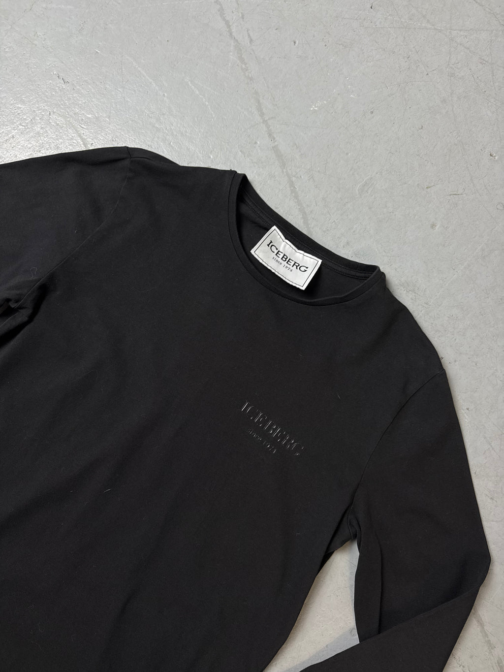 Detailbild von Vintage Iceberg Black Longsleeve von vorne