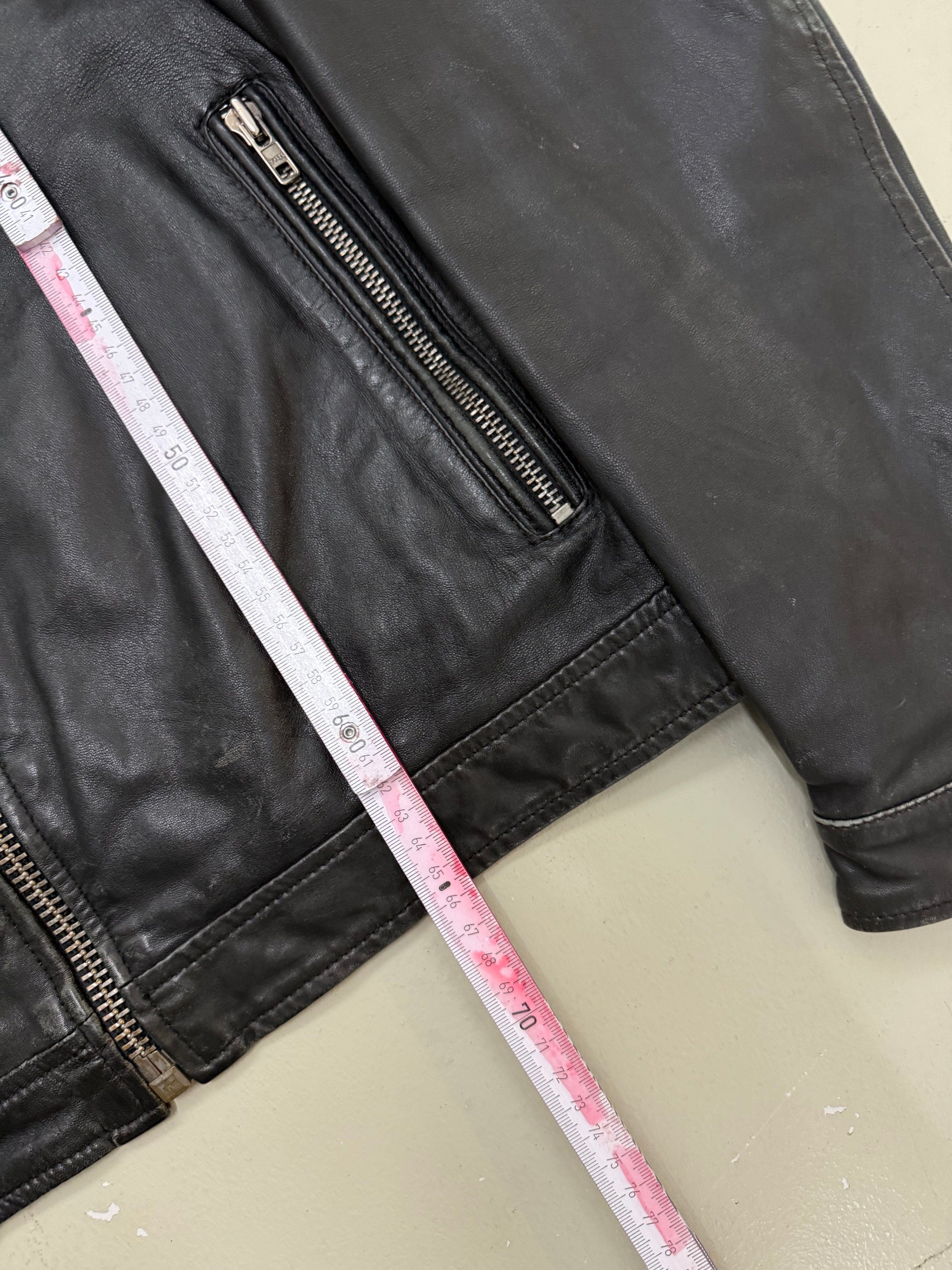Vintage Black Strellson Leather Jacket
für Herren. Y2K Second Hand 2000s Fashion 