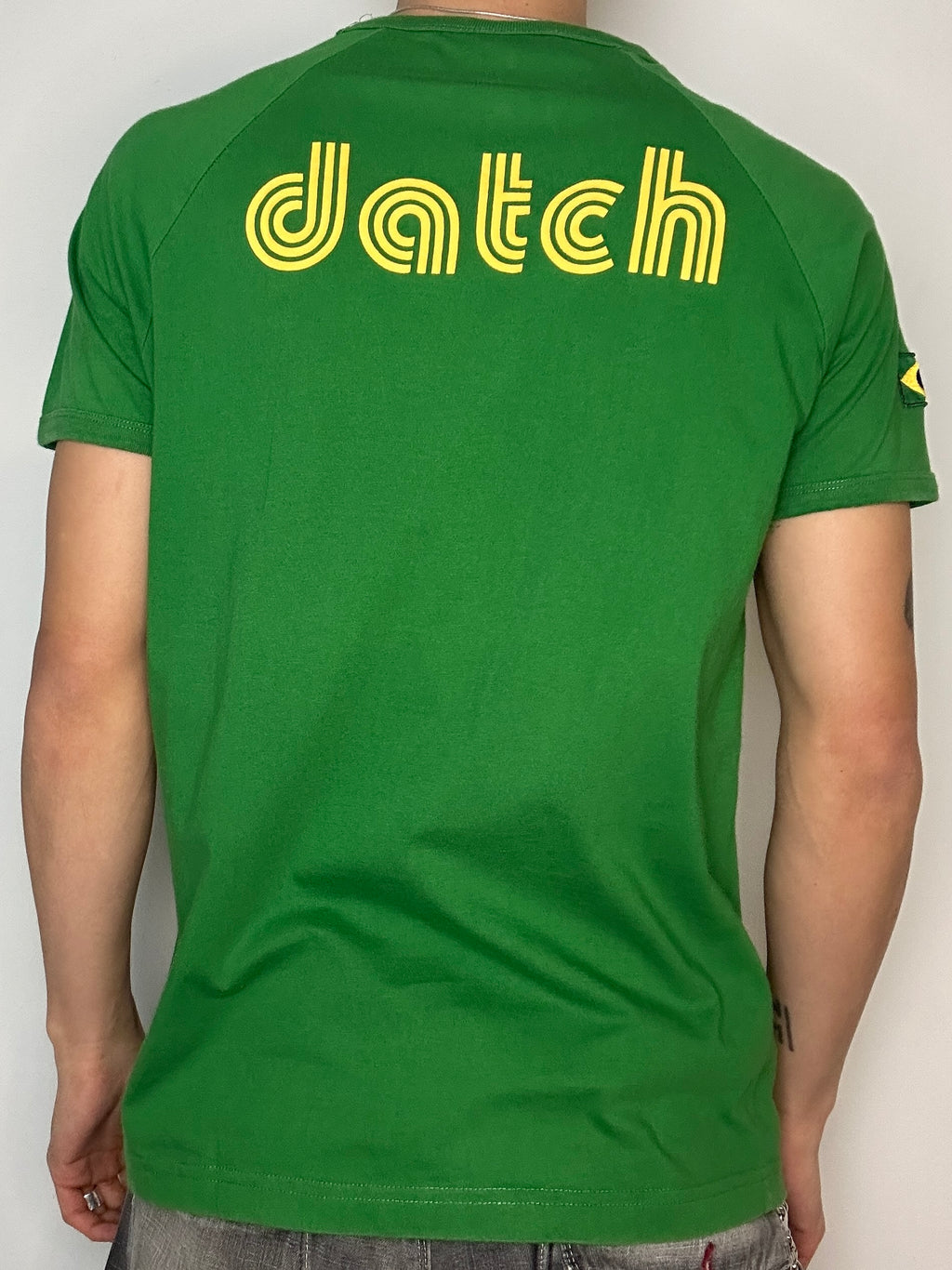 Vintage Datch Rio De Janeiro T-Shirt für Herren. Y2K Second Hand 2000s Fashion 