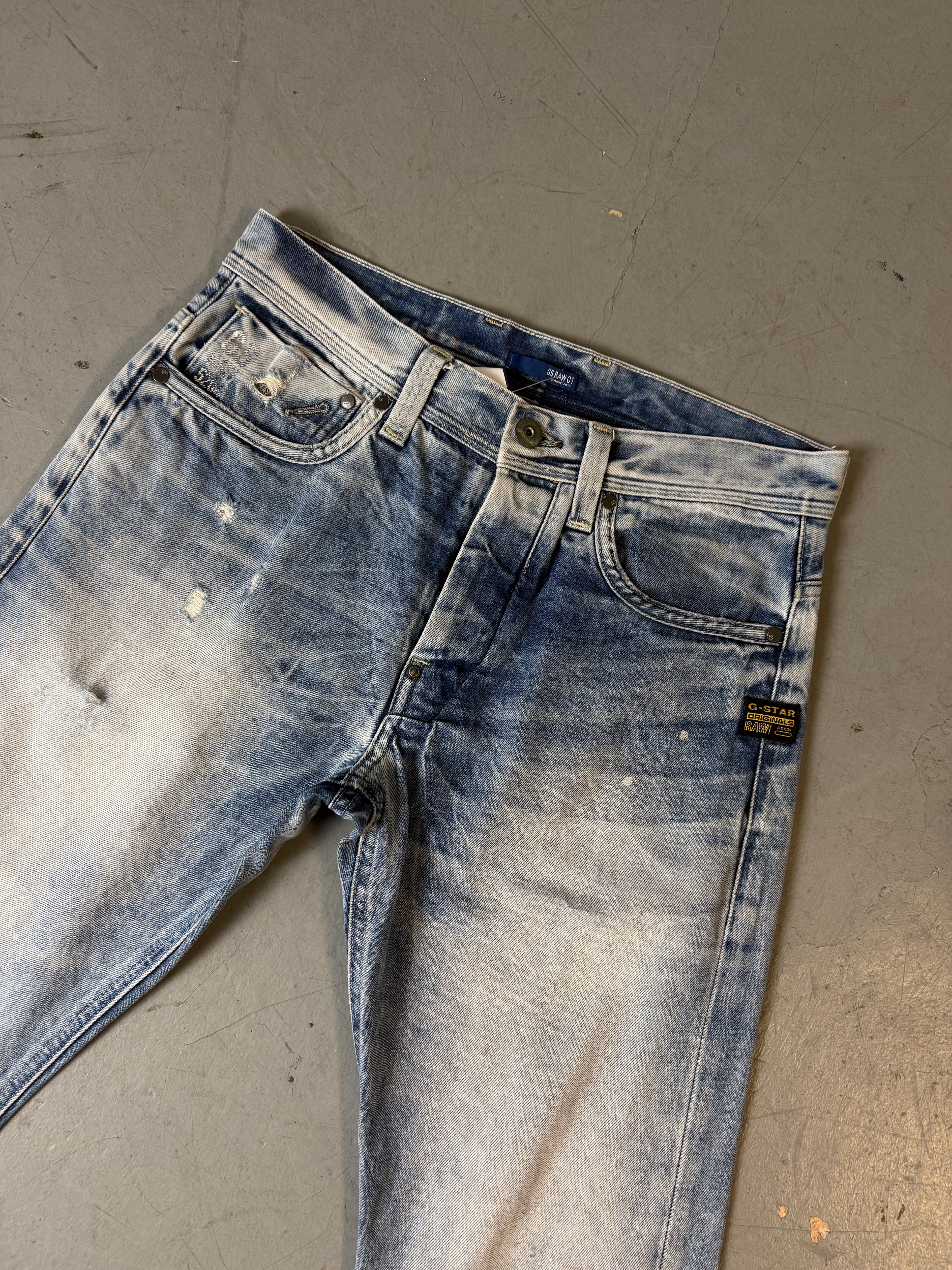 Detailliertes Produktbild von Vintage G-Star Raw Light Blue Washed Denim Jeans S/M von vorne