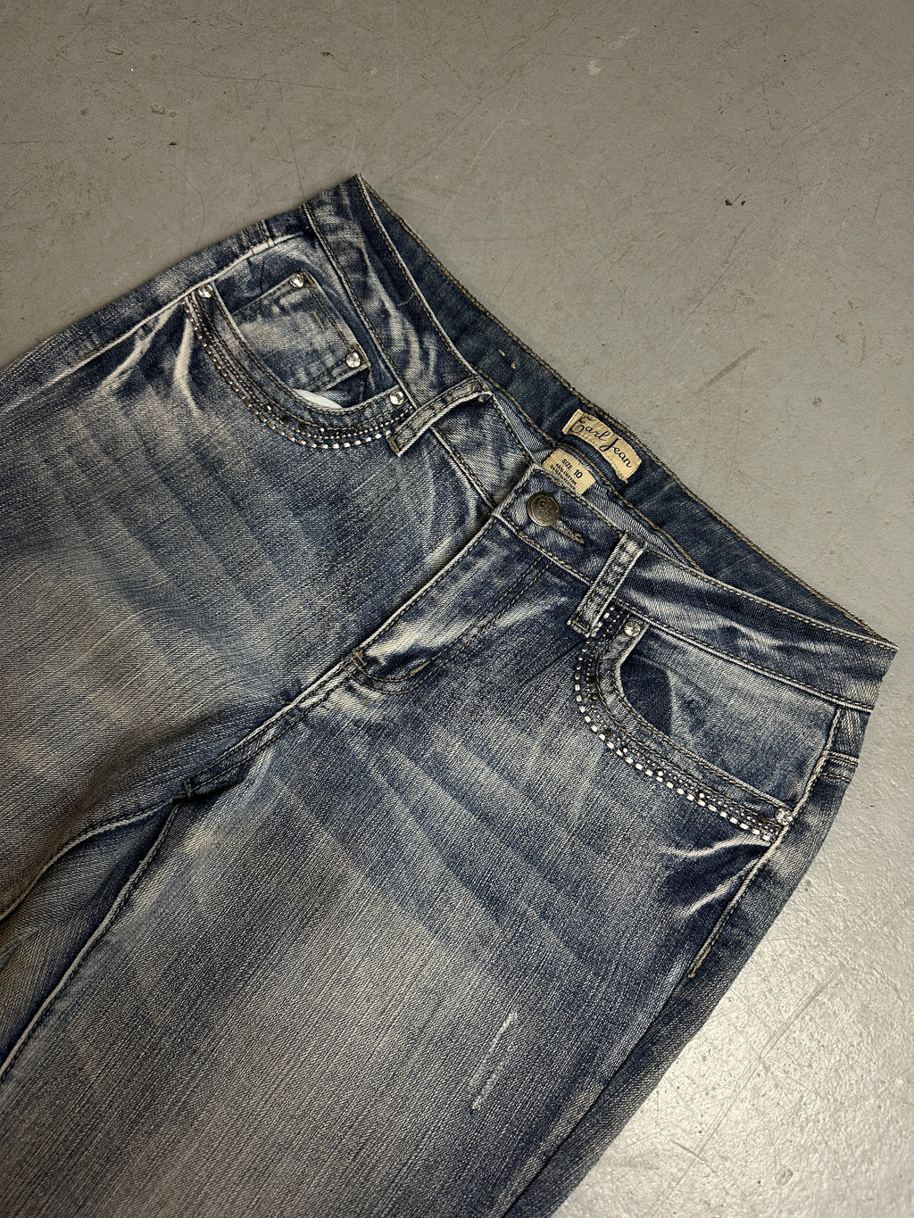 Detailbild von Vintage Washed and Stitched Pocket Denim S/M von vorne 