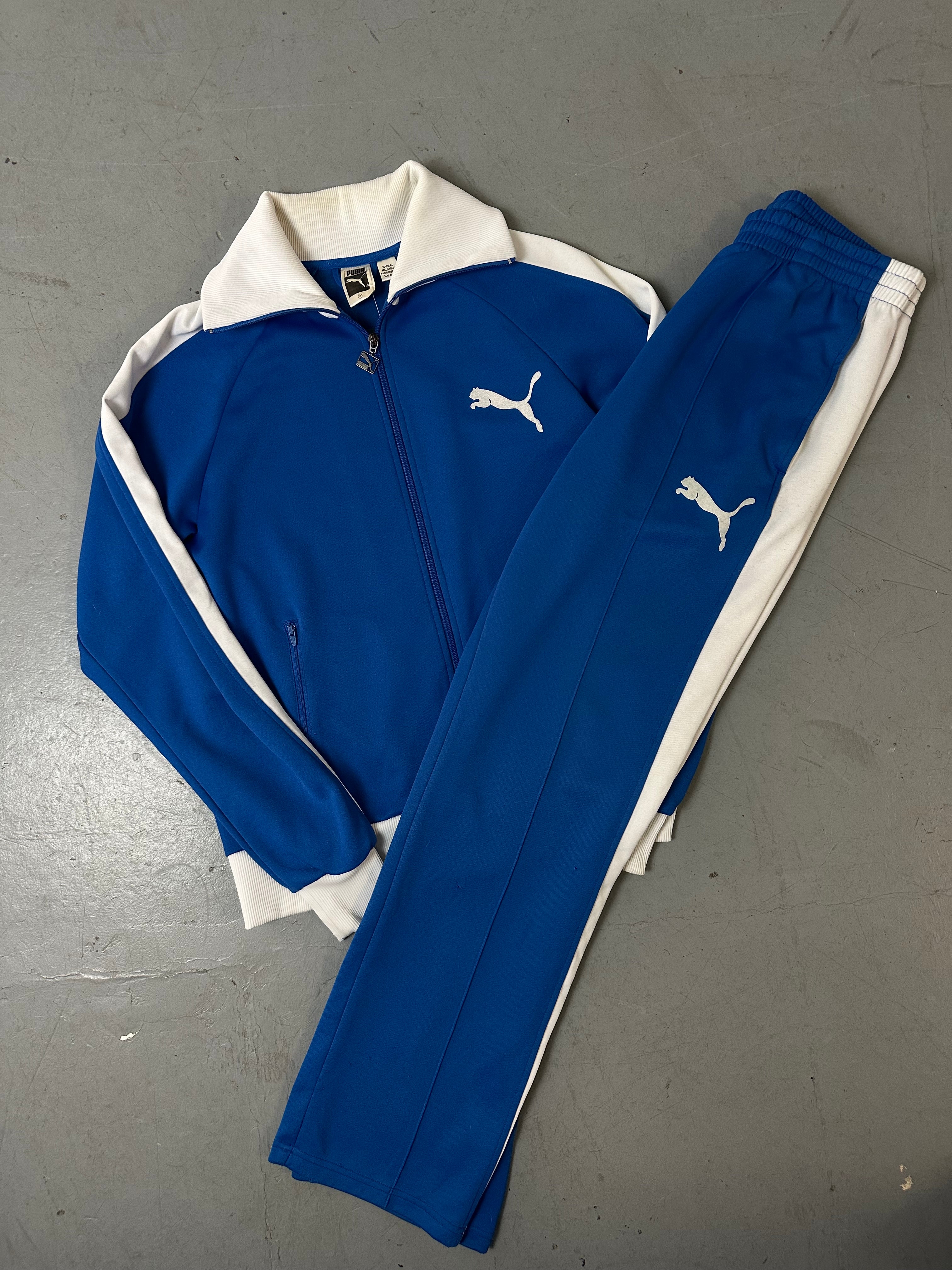 Ein Blau weißes Set von Puma bestehend aus Trackjacke und Trackpants in M/L