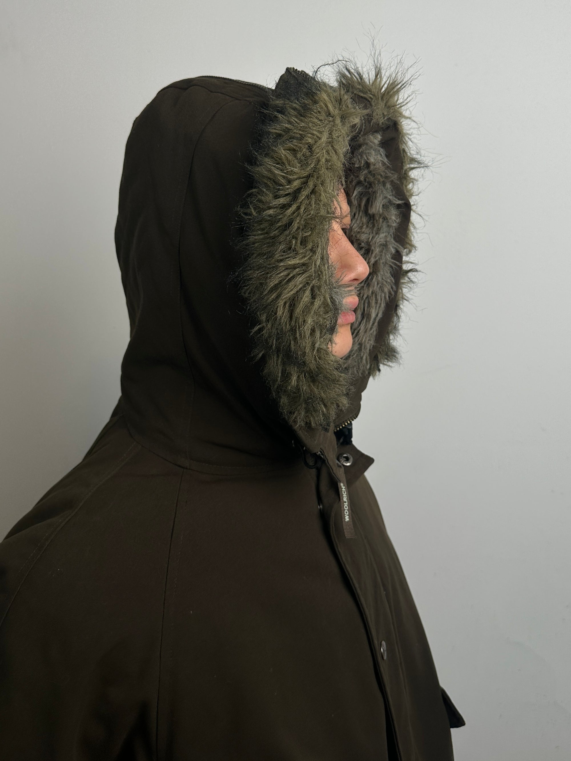 Detailbild von Vintage Woolrich Brown Winter Jacket von Seite