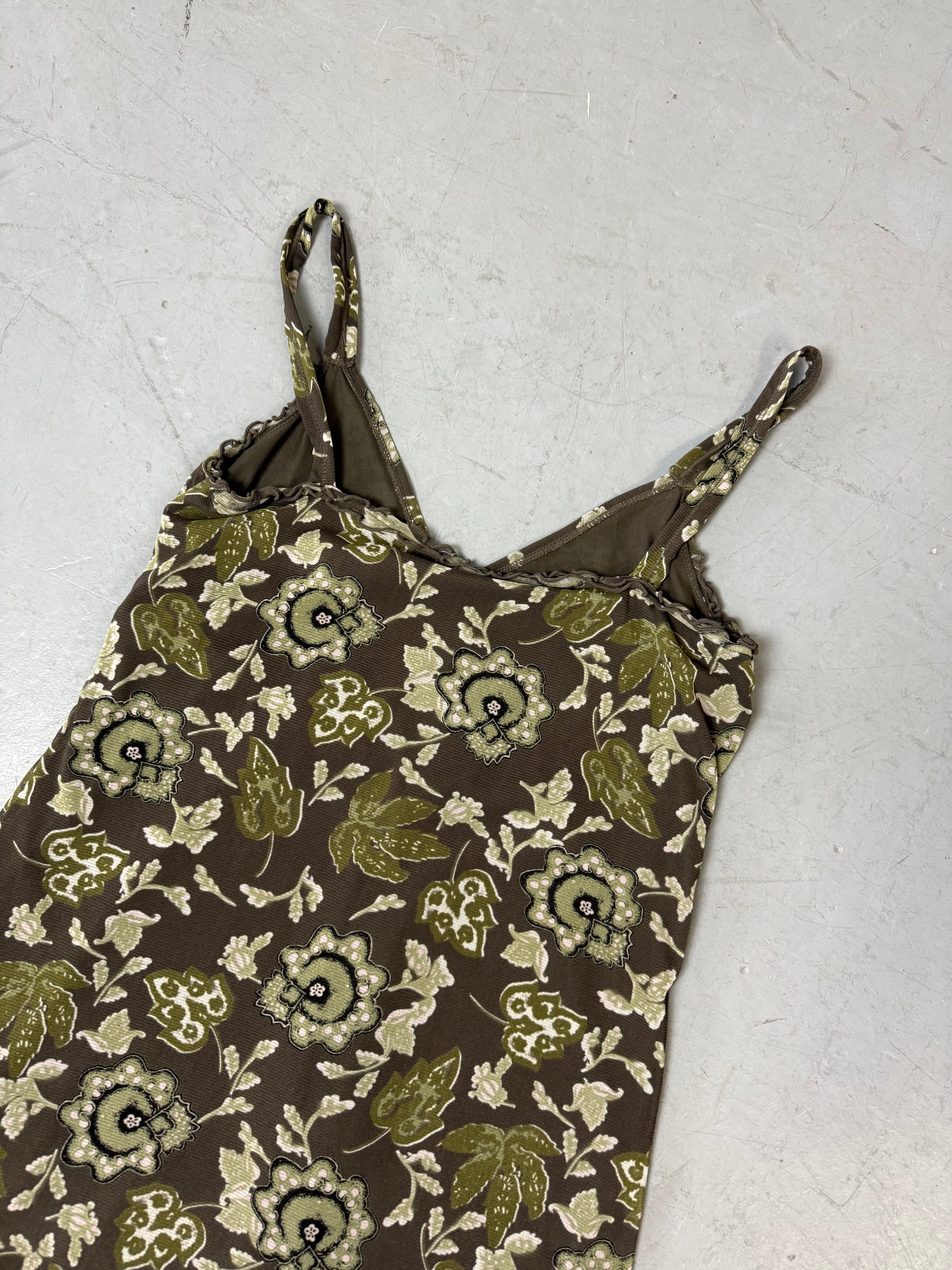 Ein langes grünes Kleid mit Blumenmuster von s.Oliver