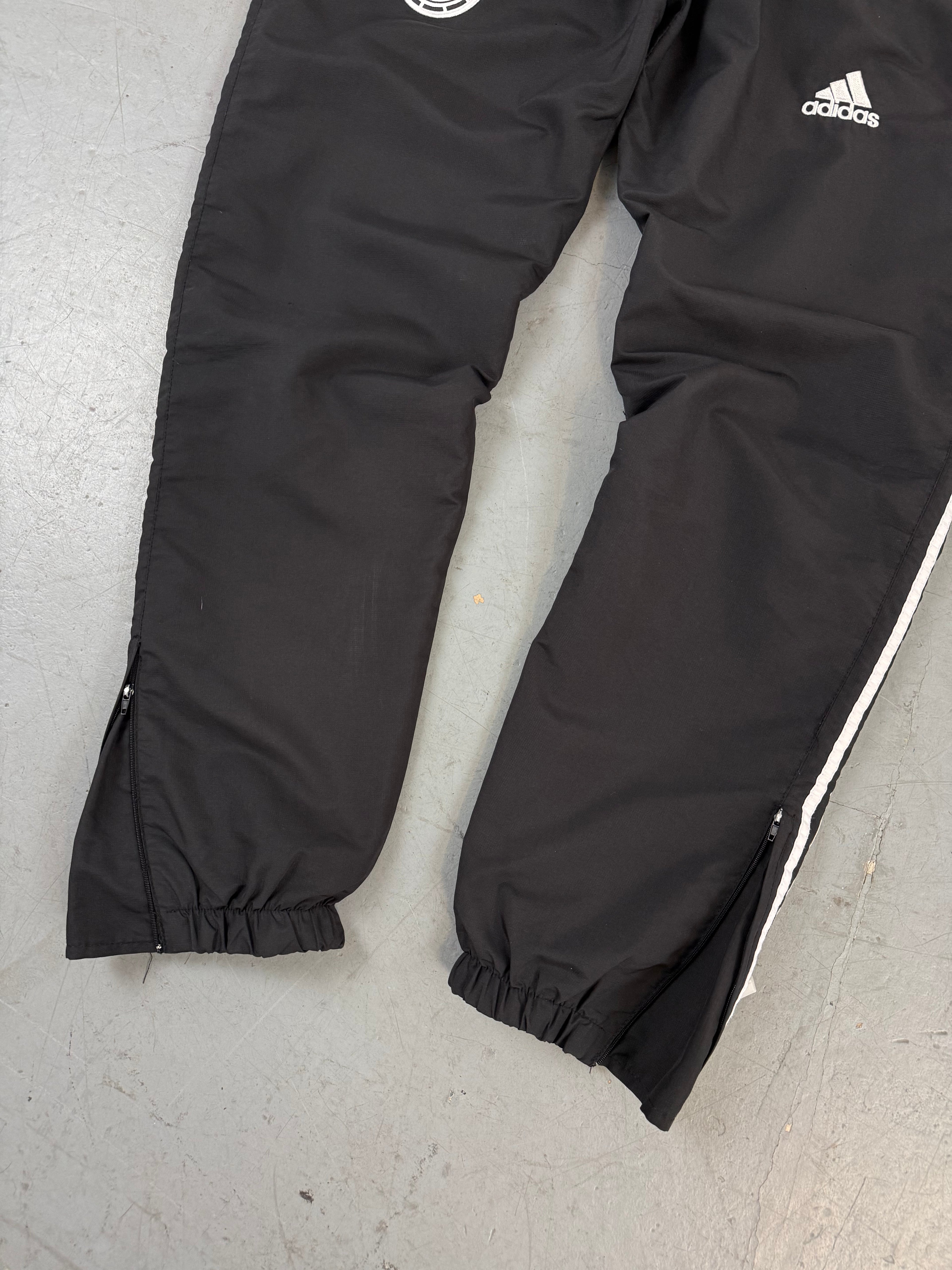 Vintage Adidas Black Germany Track Pants für Herren. Secondhand Y2K 2000s Fashion