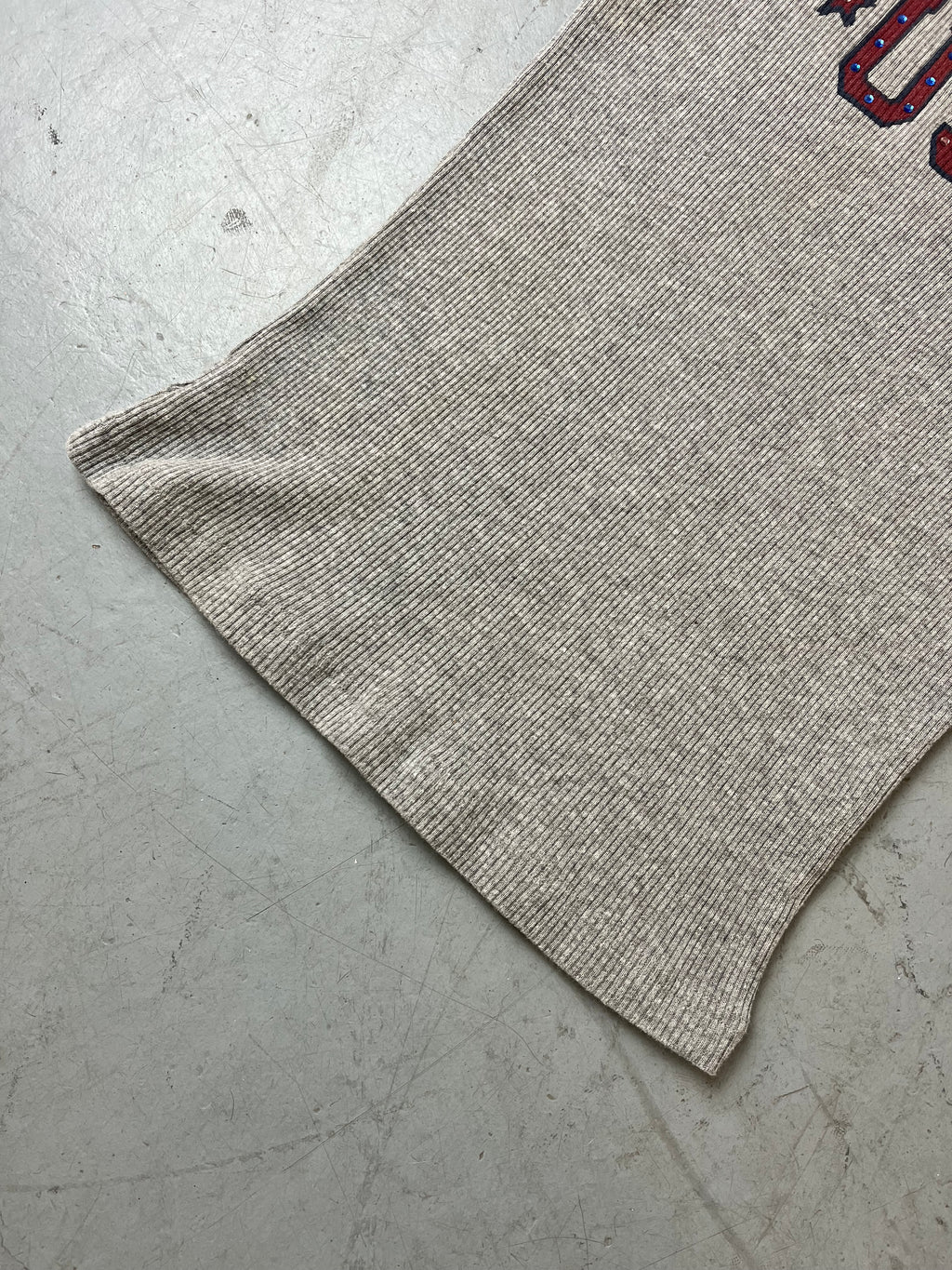 Vintage Onyx Grey USA Ribbed Tank Top für Damen. Y2K Second Hand 2000s Fashion