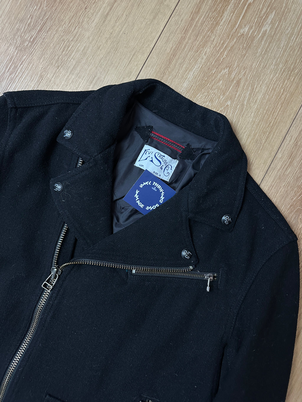 Detailliertes produktbild von Vintage Levis Black Wool Jacket XS/S von vorne
