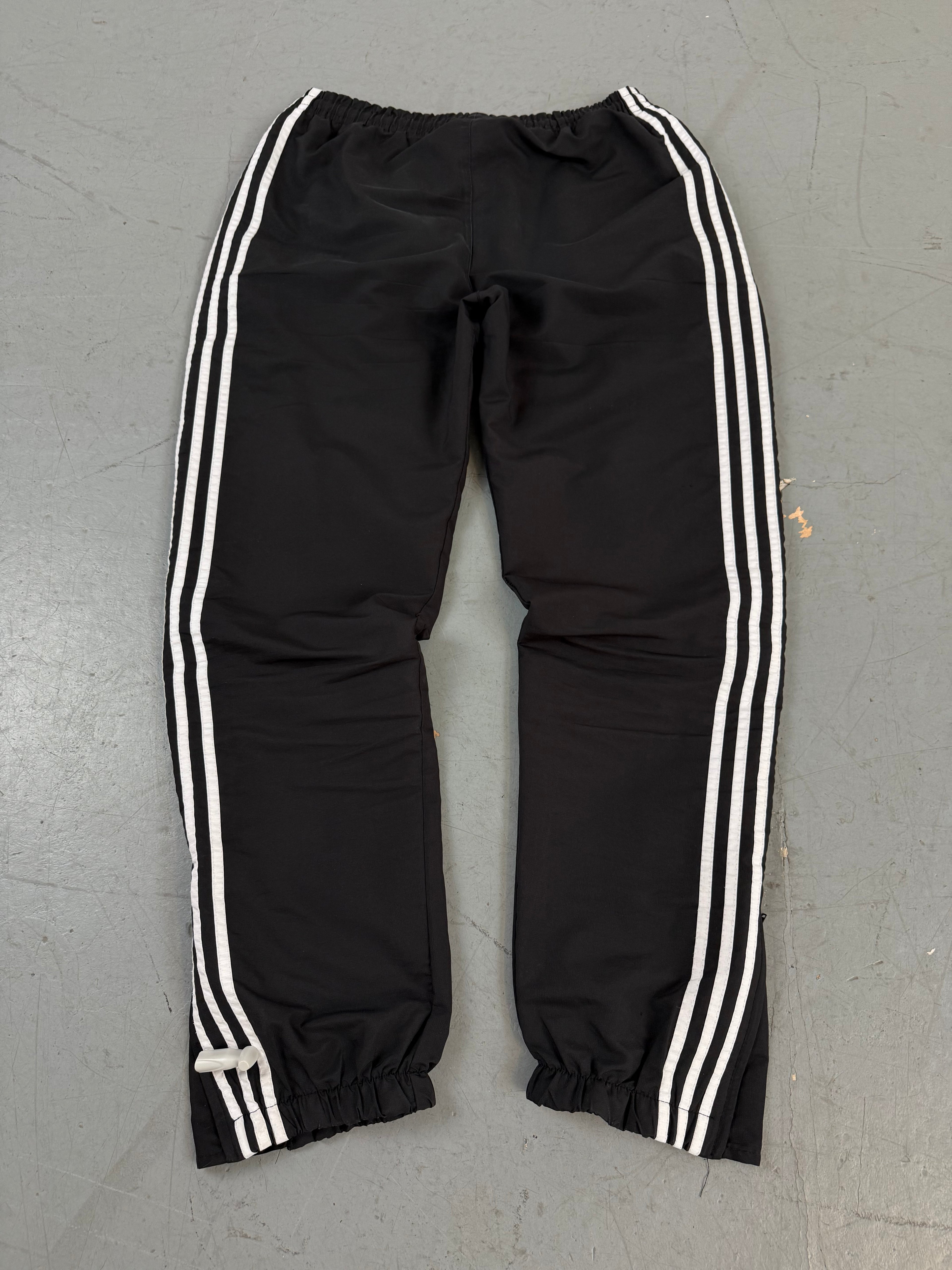 Vintage Adidas Black Germany Track Pants für Herren. Secondhand Y2K 2000s Fashion